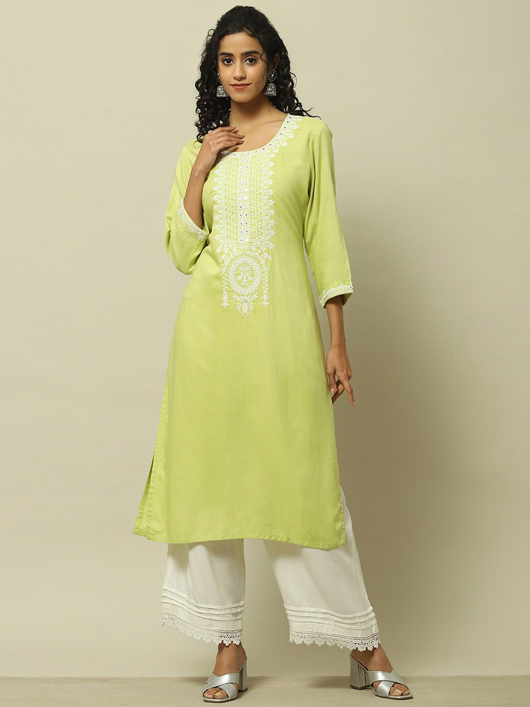 

Rangriti Embroidered Round Neck Straight Kurta, Green
