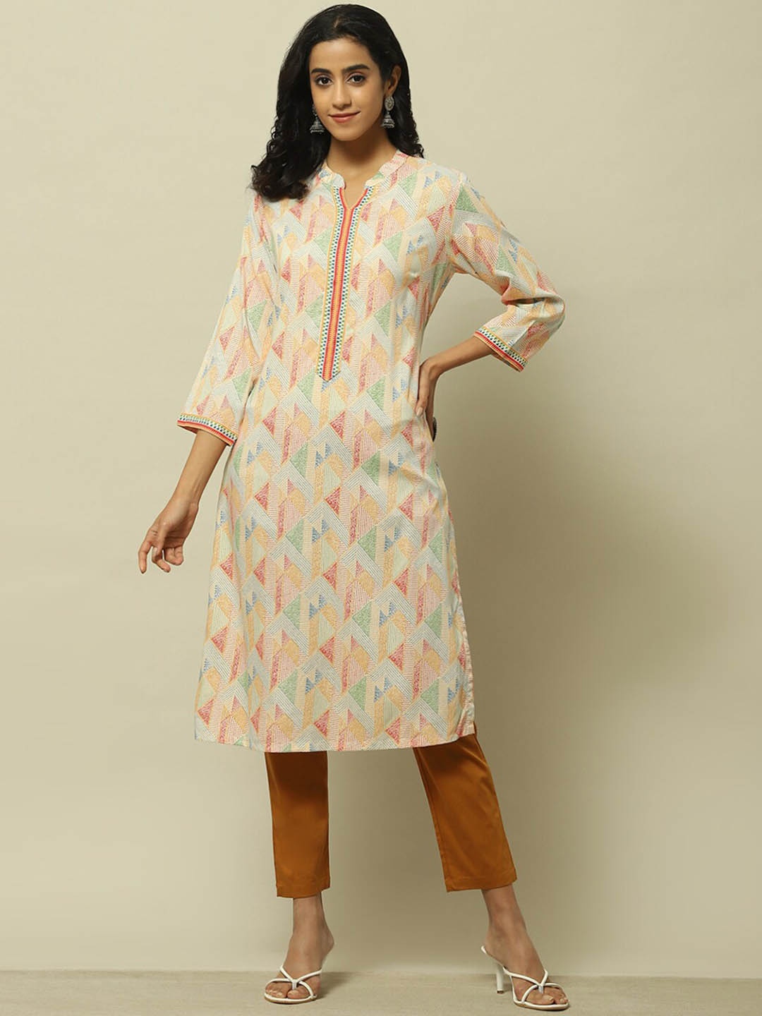 

Rangriti Geometric Printed Mandarin Collar Straight Kurta, Yellow