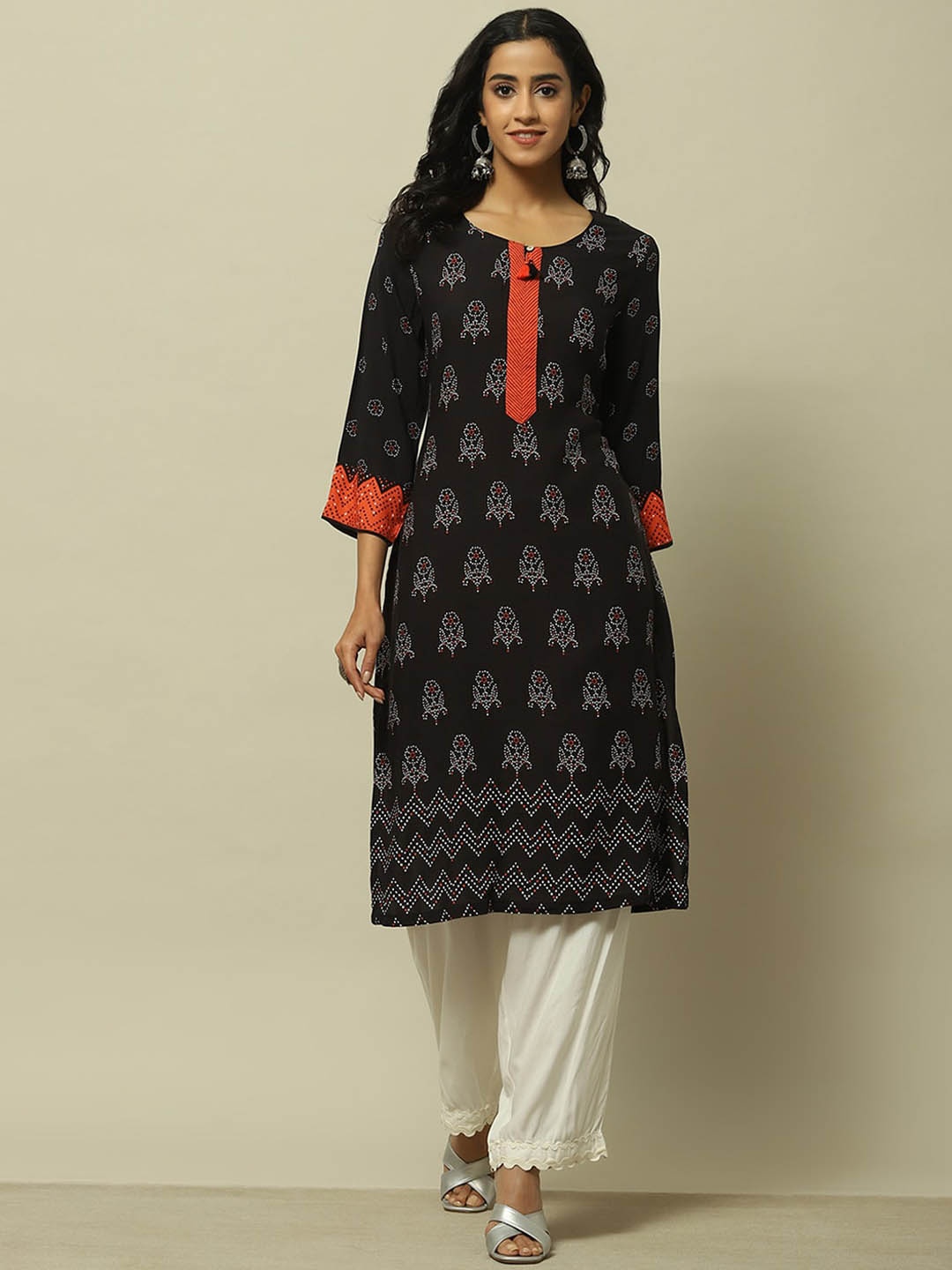 

Rangriti Ethnic Motifs Printed Round Neck Straight Kurta, Black