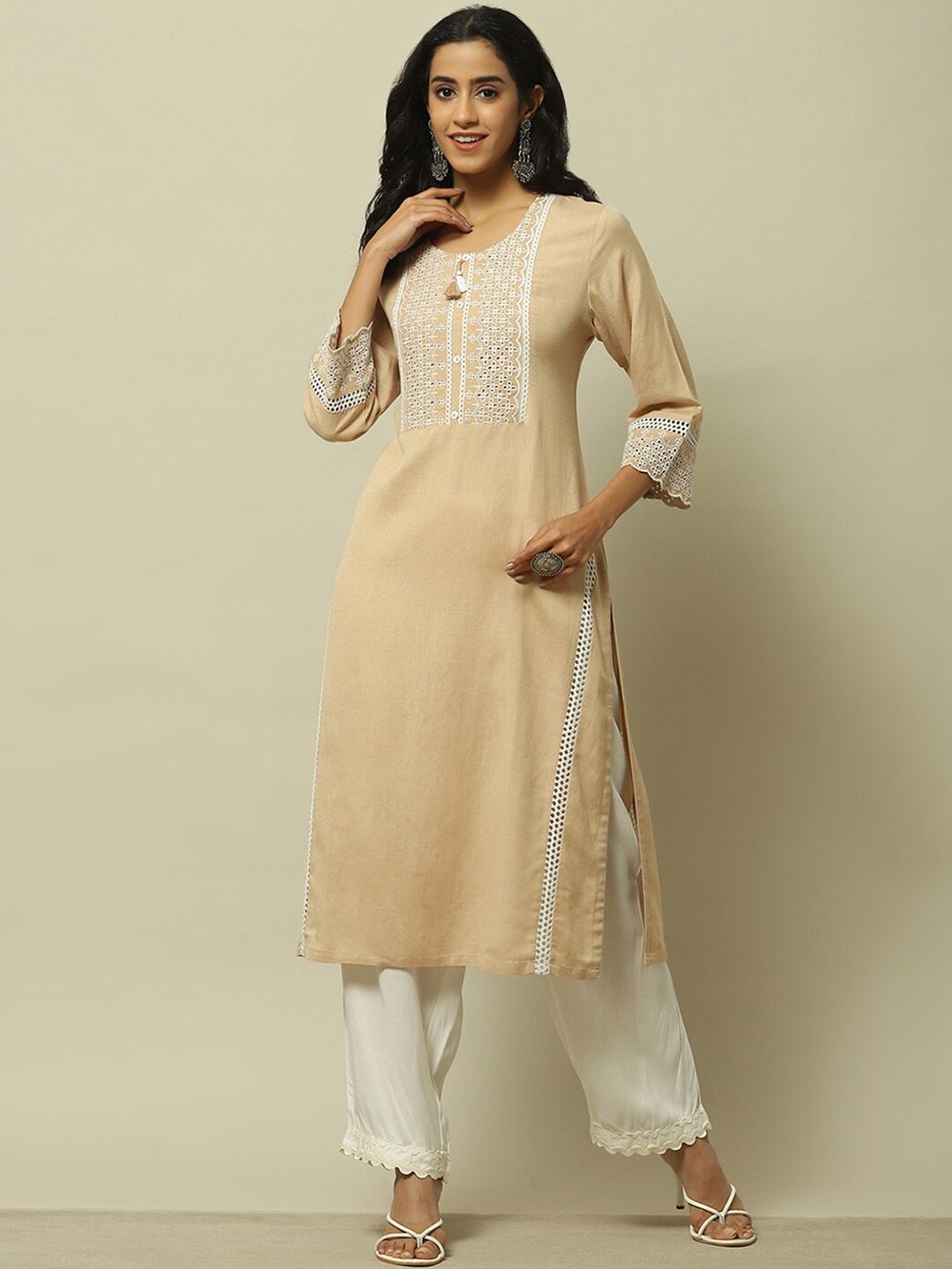 

Rangriti Yoke Design Round Neck Thread Work Kurta, Beige
