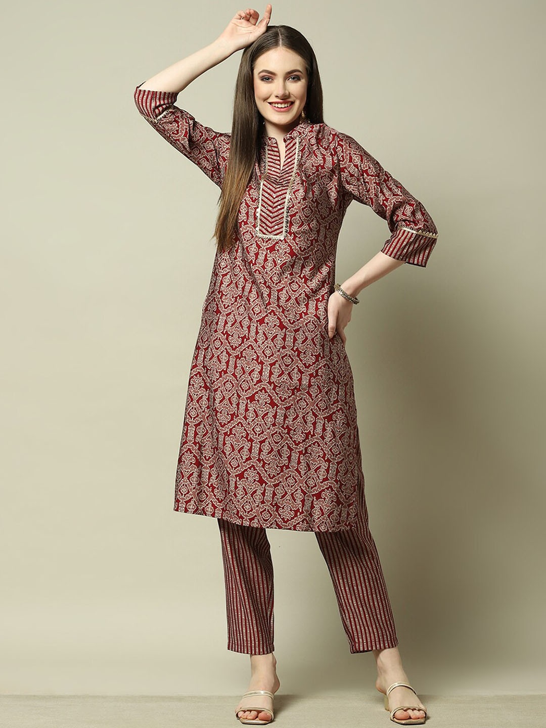 

Rangriti Women Floral Printed Regular Kurta with Trousers, Maroon