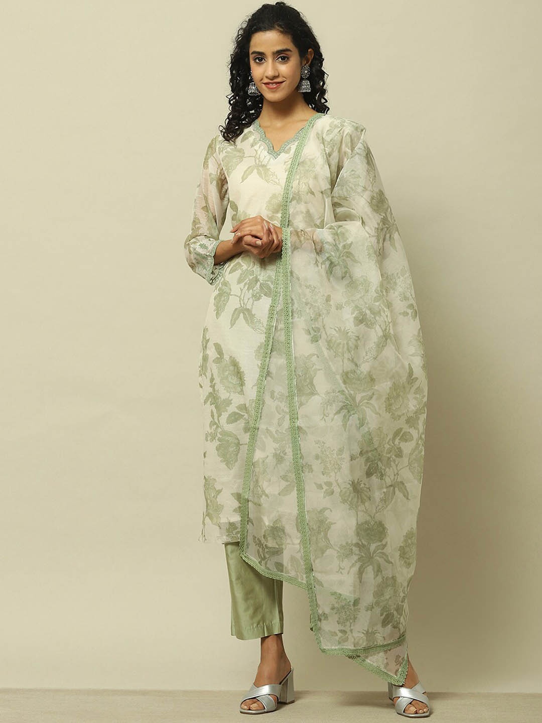 

Rangriti Women Floral Printed Regular Thread Work Kurta with Trousers & With Dupatta, Green