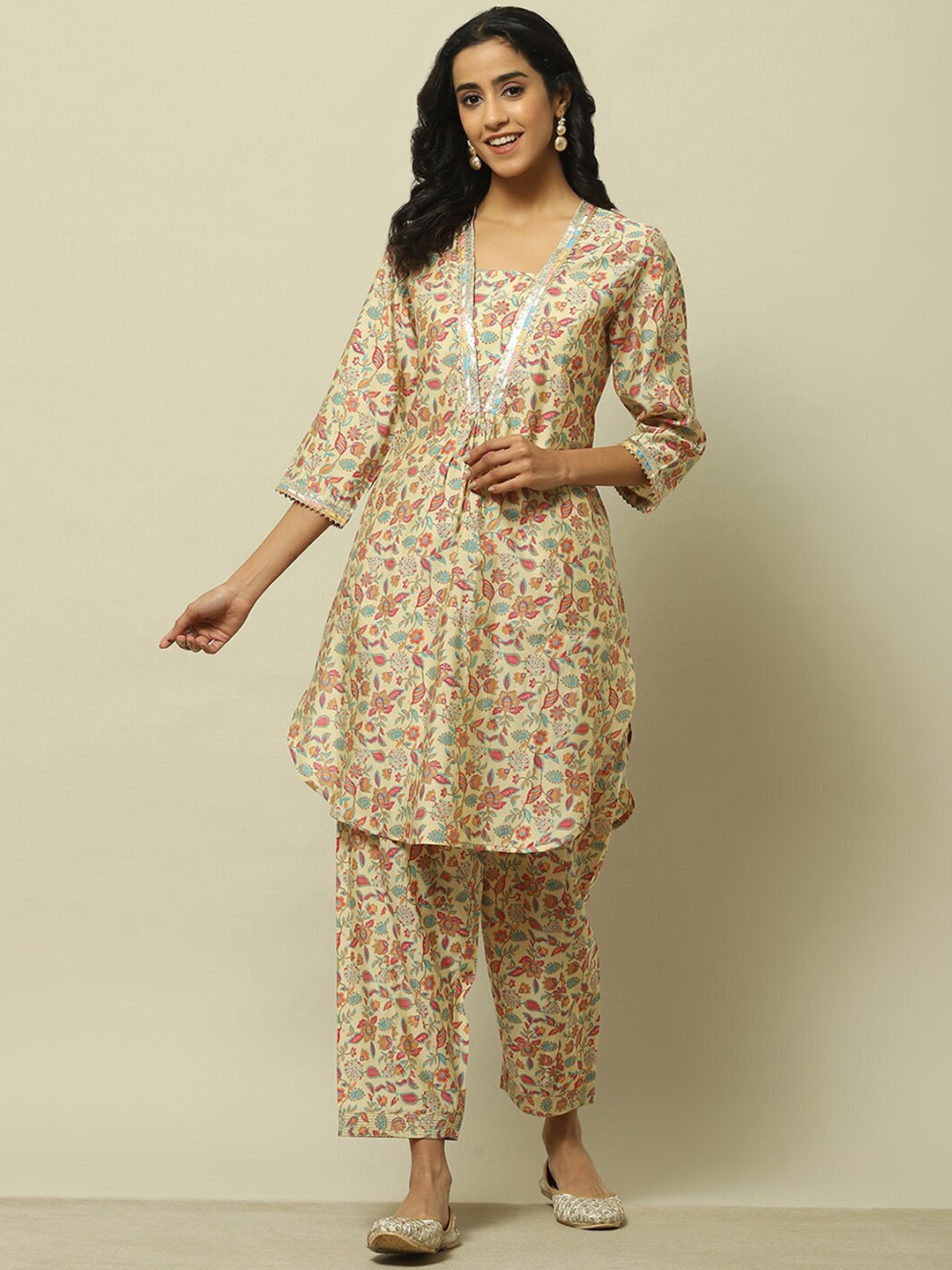 

Rangriti Women Floral Printed Regular Kurta with Palazzos, Yellow