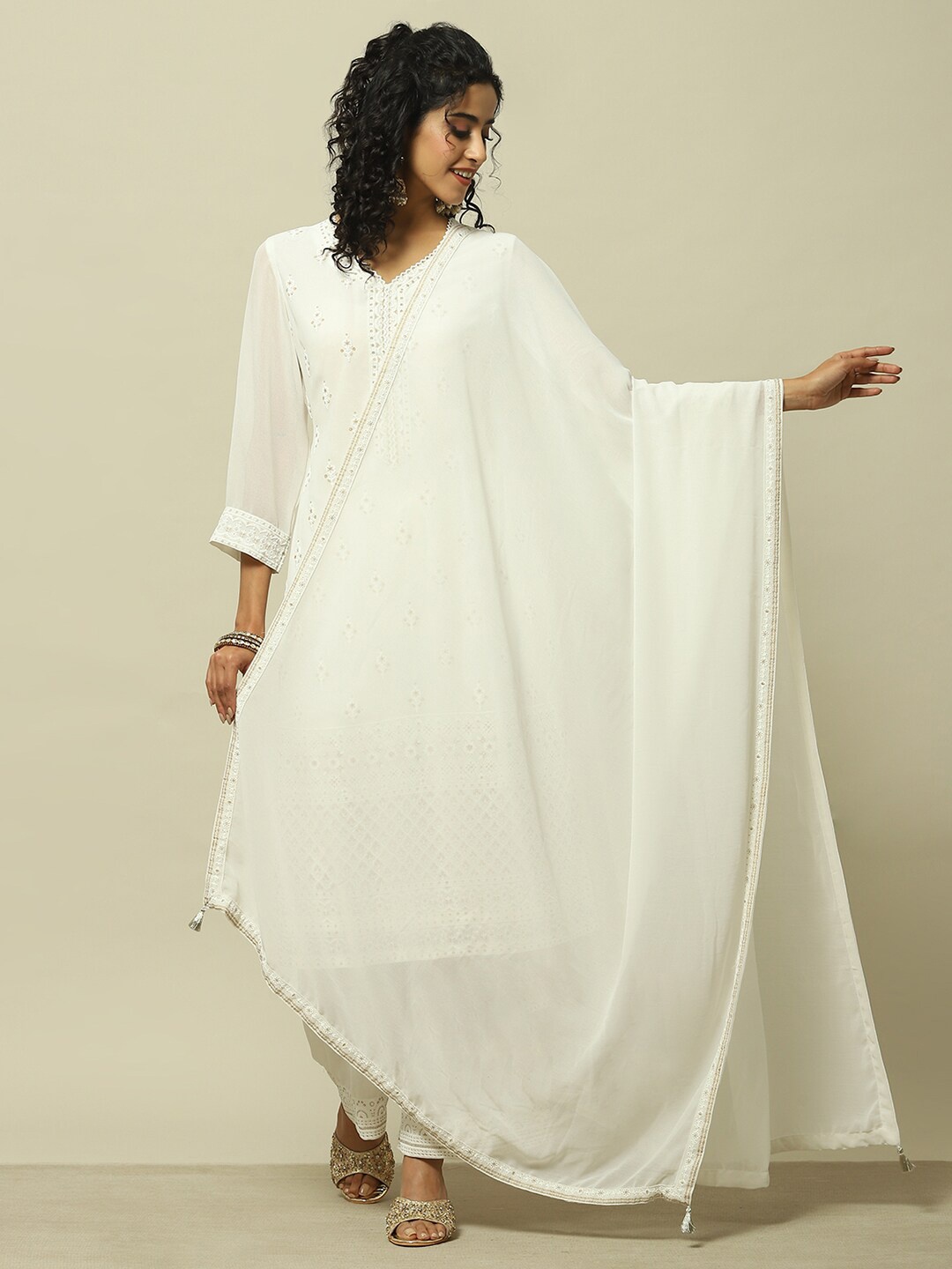 

Rangriti Dupatta, White