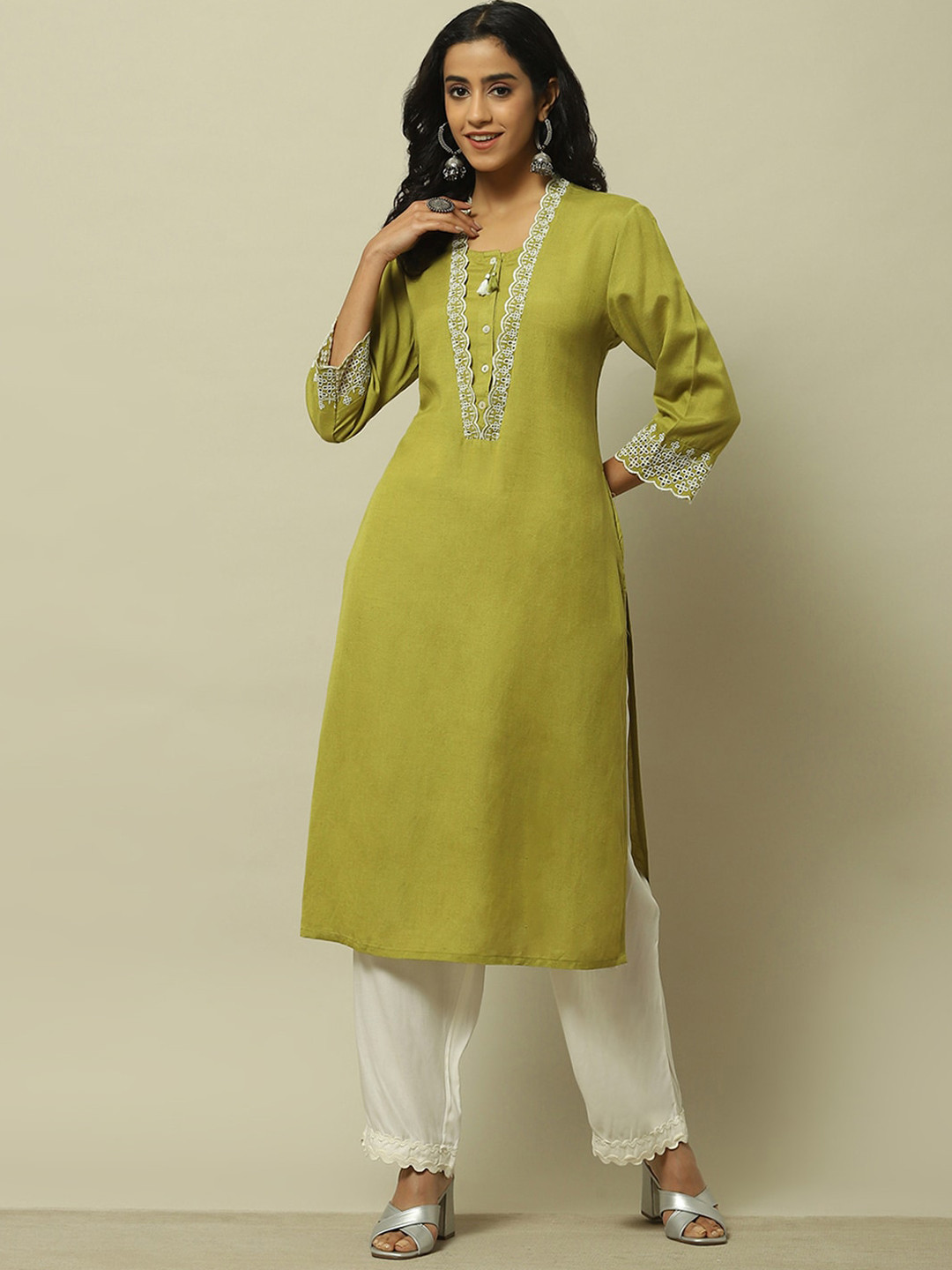 

Rangriti Geometric Yoke Design Thread Work Kurta, Green