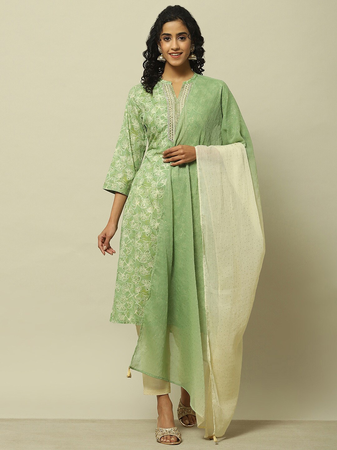 

Rangriti Women Floral Printed Regular Kurta with Palazzos & With Dupatta, Green