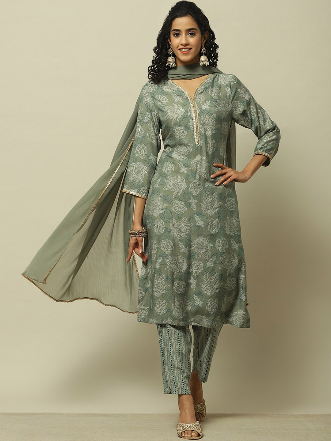 

Rangriti Women Floral Printed Regular Kurta with Palazzos & With Dupatta, Green