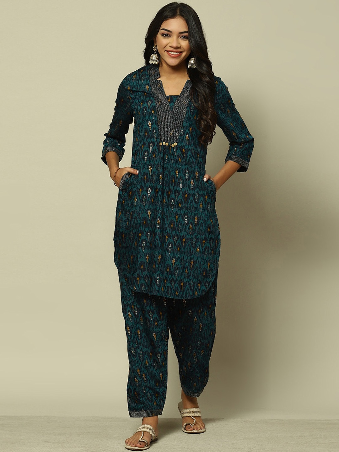 

Rangriti Women Floral Printed Regular Kurta with Palazzos, Blue