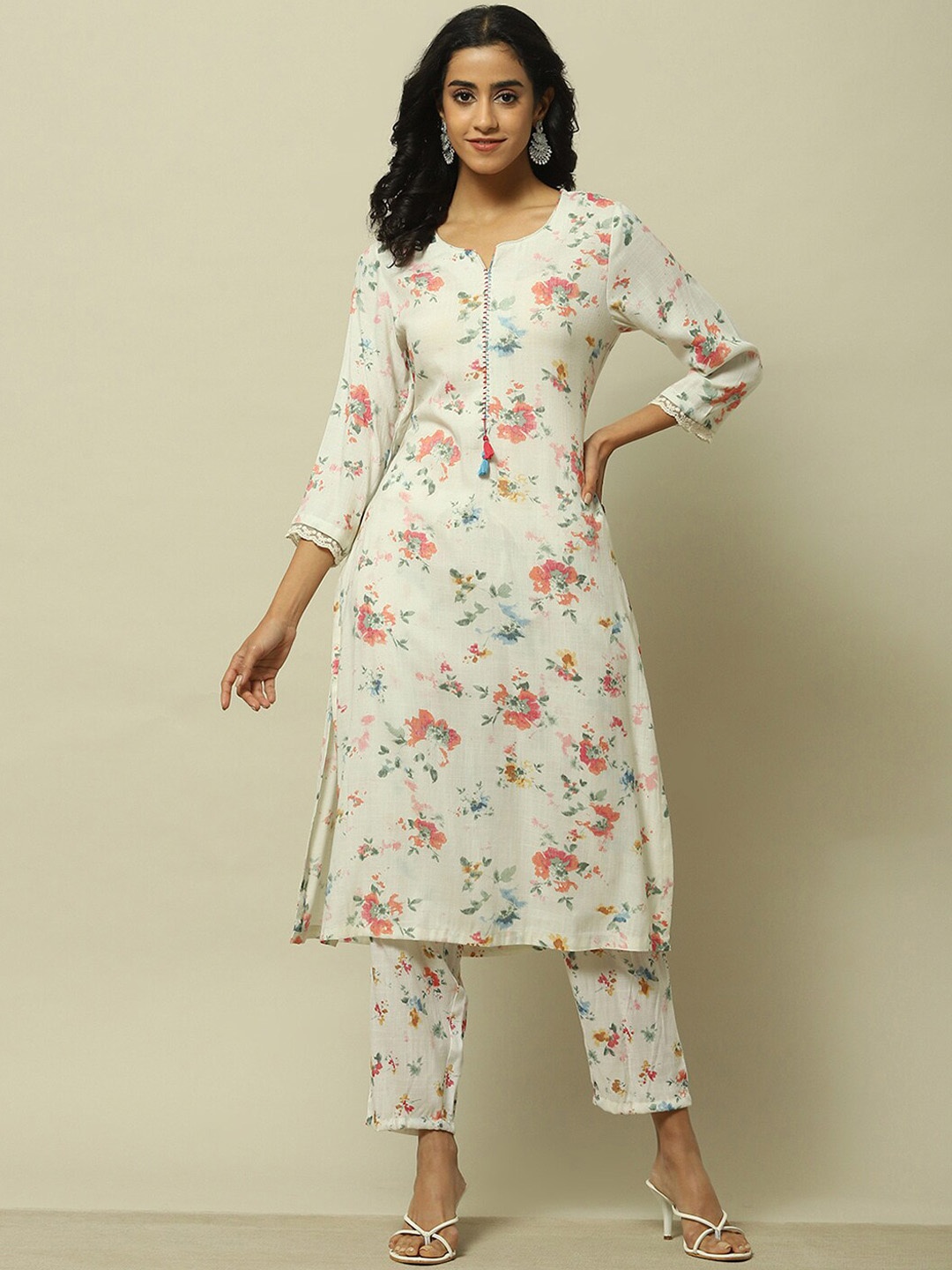 

Rangriti Women Floral Printed Regular Kurta with Trousers, White