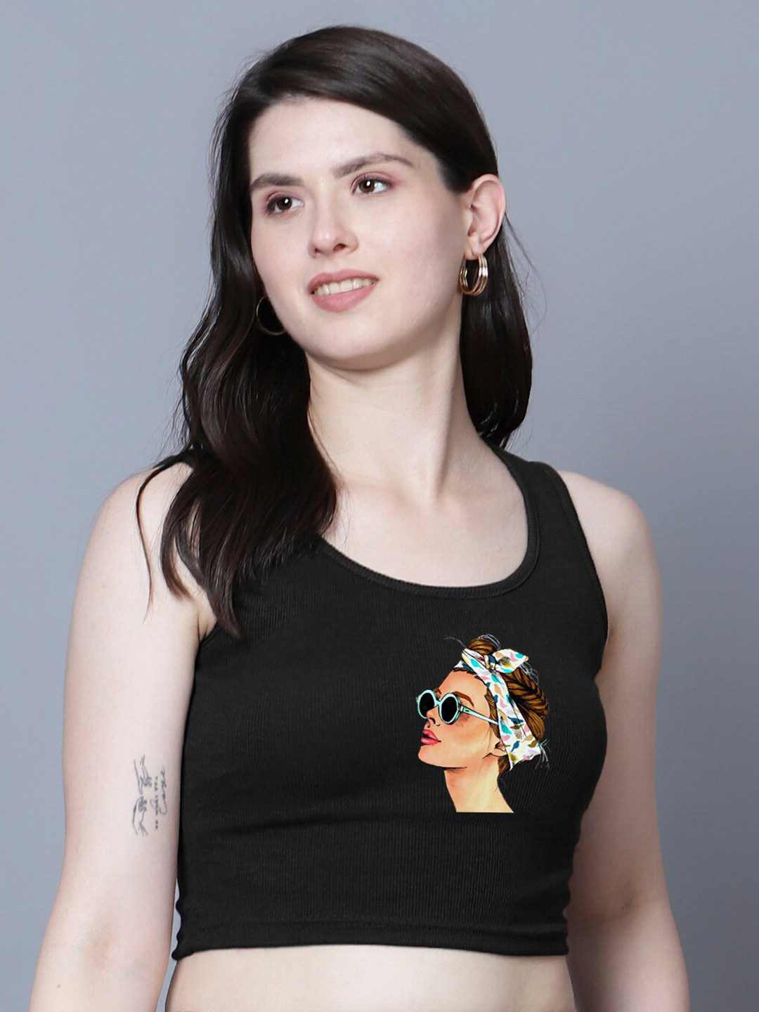 

Fashion And Youth Graphic Printed Fitted Top, Black