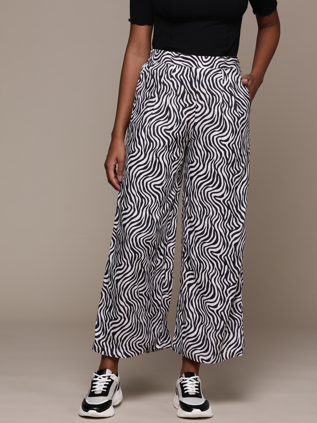

Roadster Women Animal Printed Loose Fit High-Rise Trousers, Black