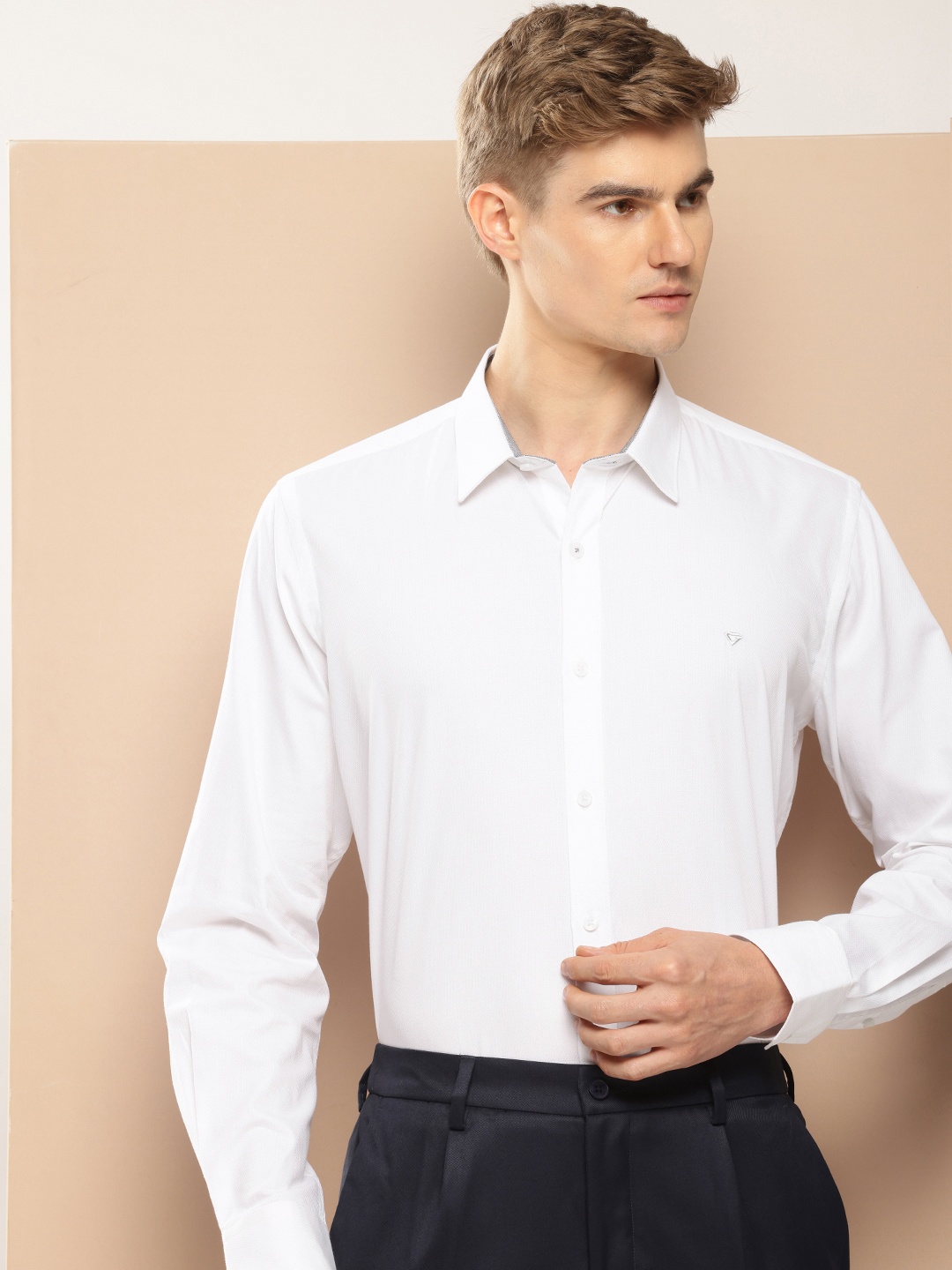 

INVICTUS Textured Self Design Pure Cotton Formal Shirt, White