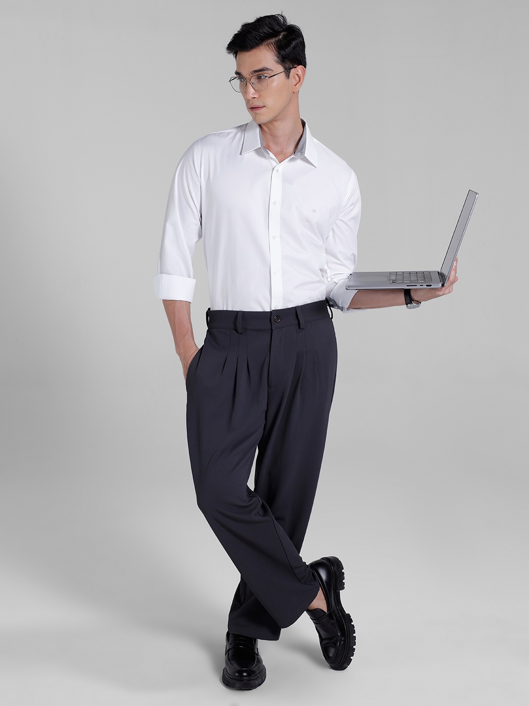 

INVICTUS Textured Self Design Pure Cotton Formal Shirt, White