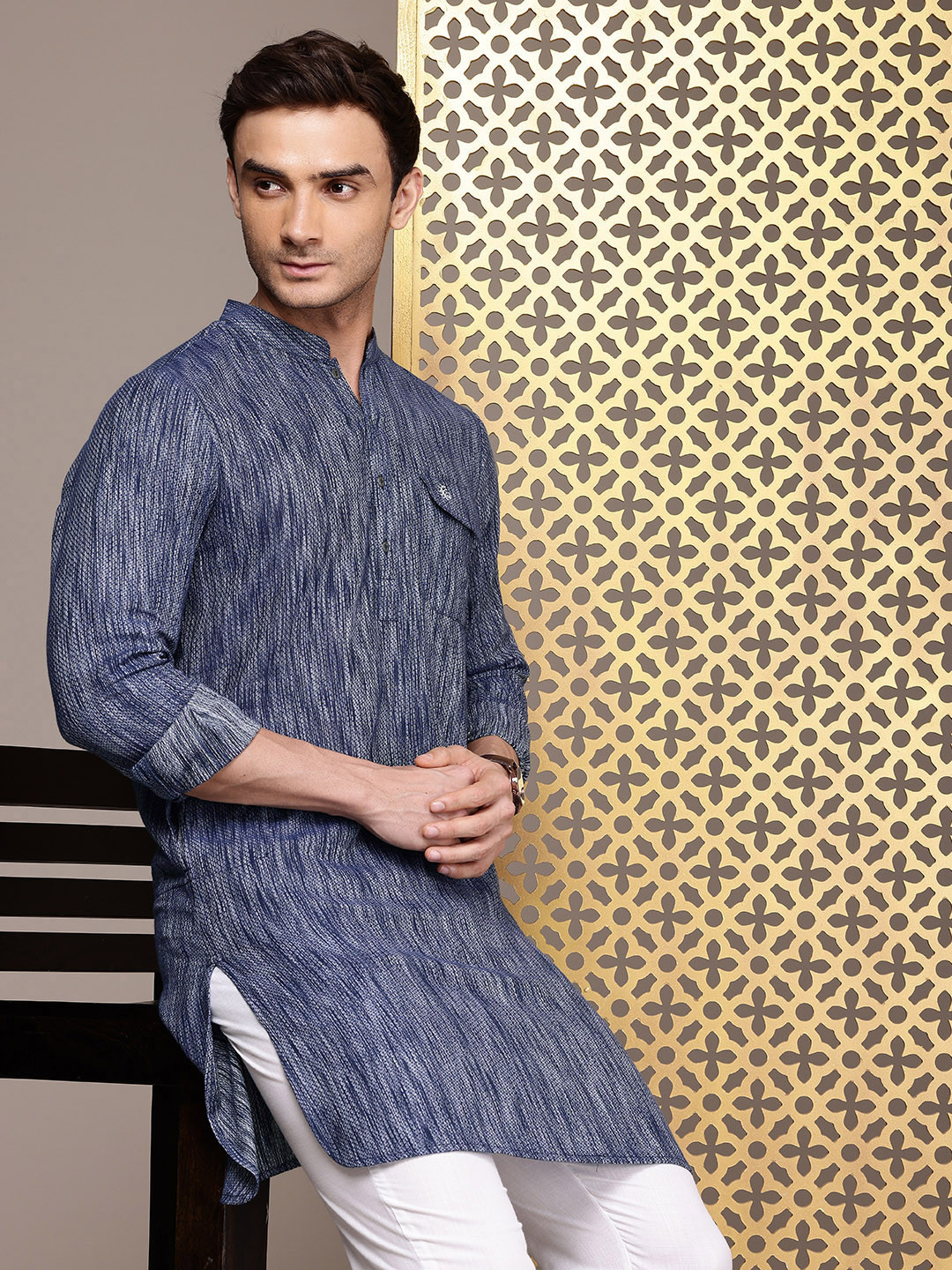 

House of Pataudi Men Regular Self Design Jashn Kurta with Trousers, Navy blue