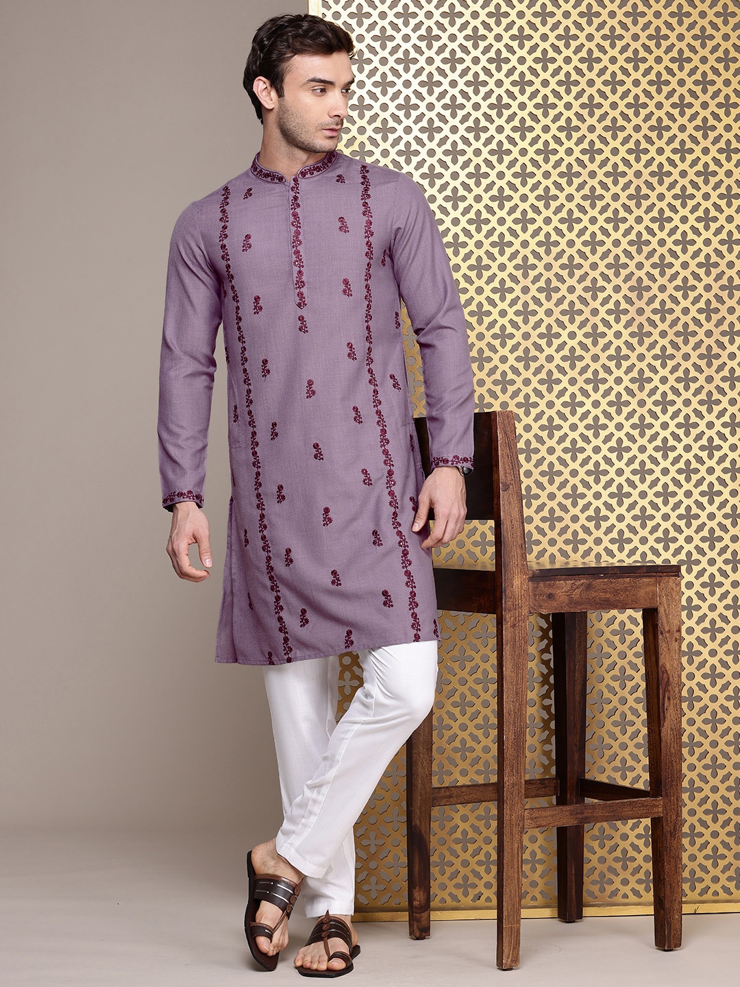 

House of Pataudi Men Floral Embroidered Sequinned Jashn Kurta with Trousers, Purple