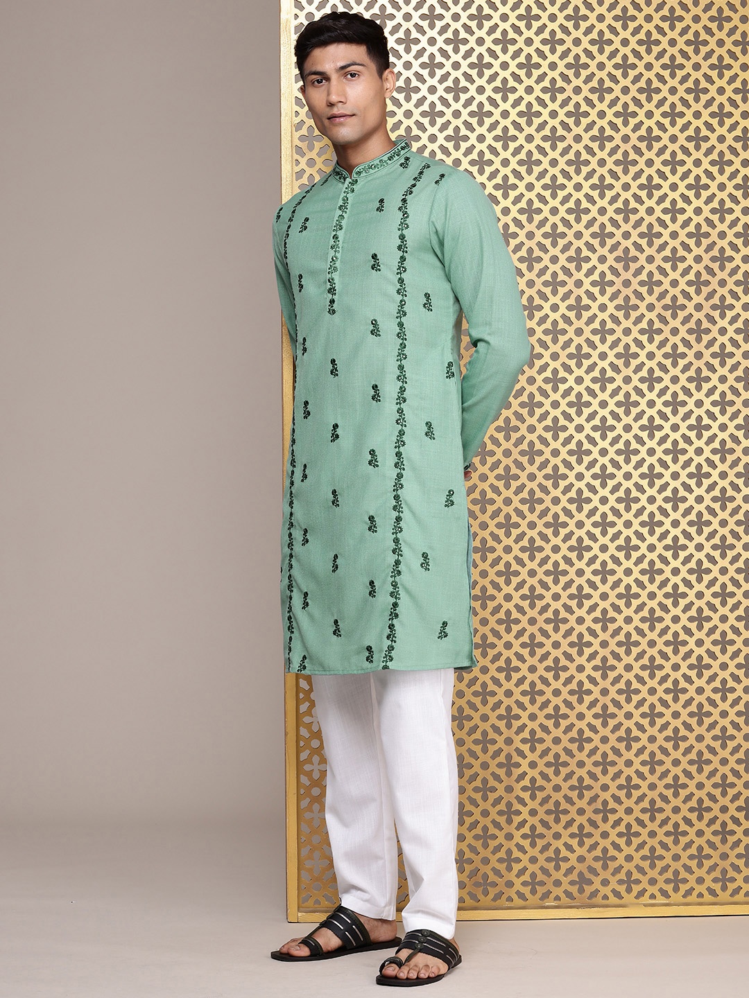 

House of Pataudi Men Floral Embroidered Sequinned Jashn Kurta with Trousers, Green
