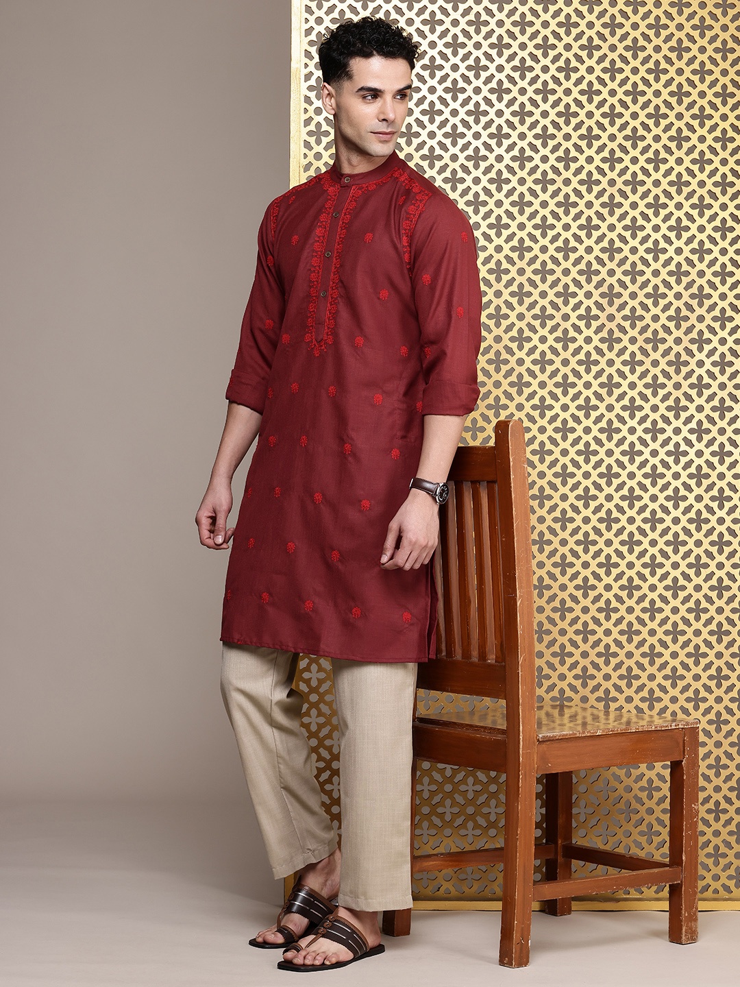 

House of Pataudi Embroidered Jashn Kurta with Trousers, Maroon