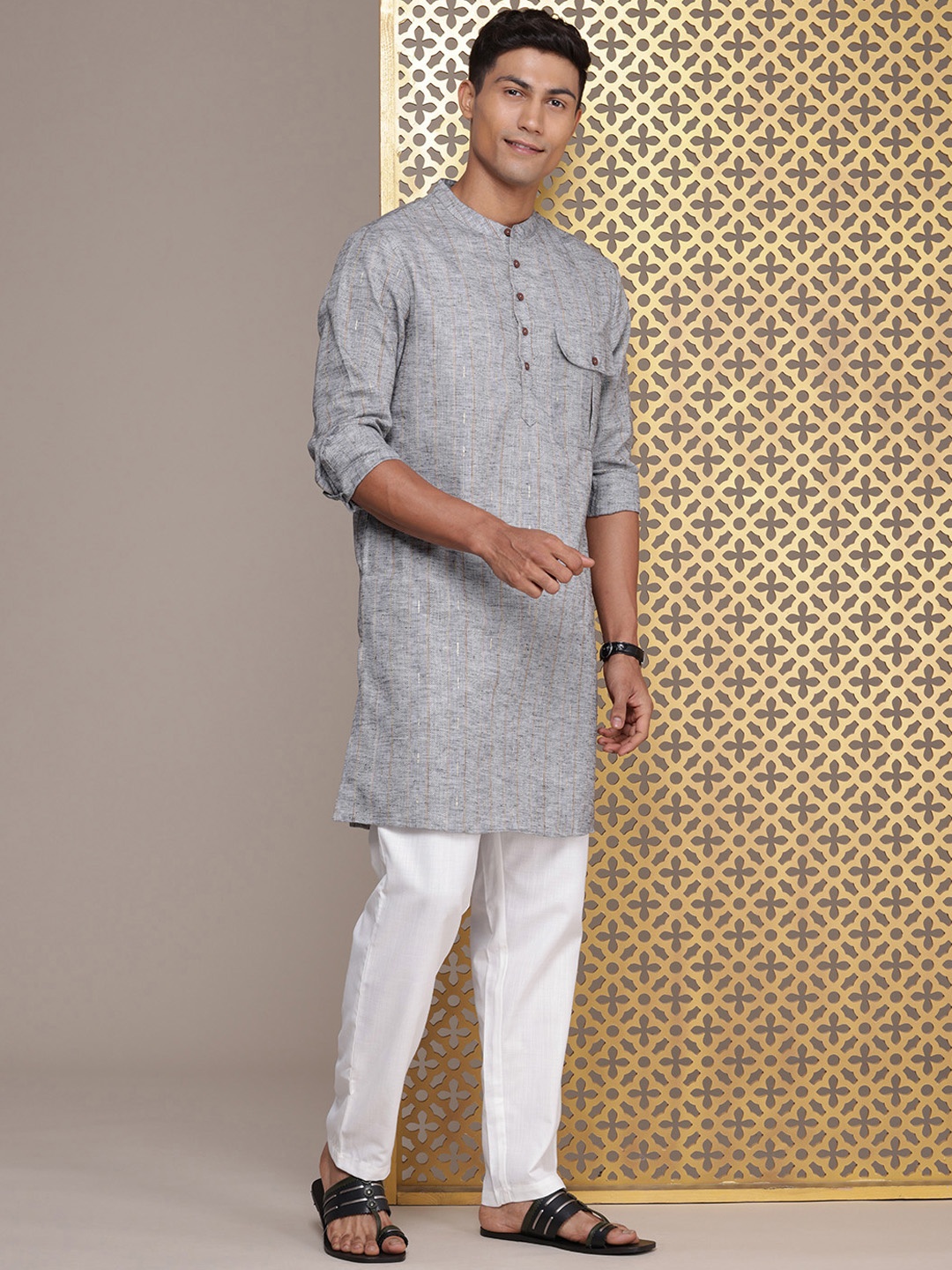 

House of Pataudi Men Jashn Woven Design Kurta With Trousers, Grey