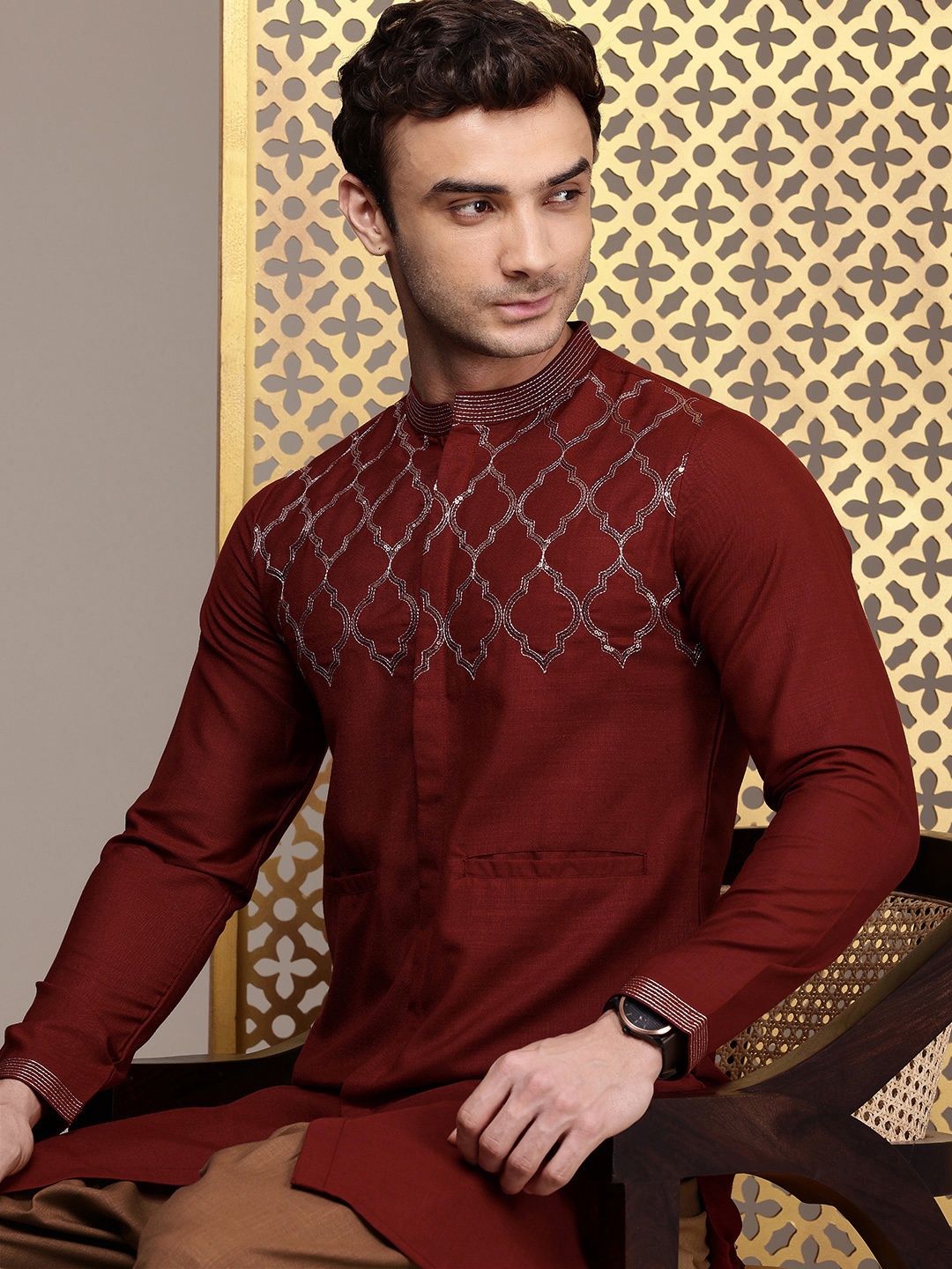 

House of Pataudi Men Ethnic Motifs Yoke Design Sequinned Jashn Kurta with Trousers, Maroon