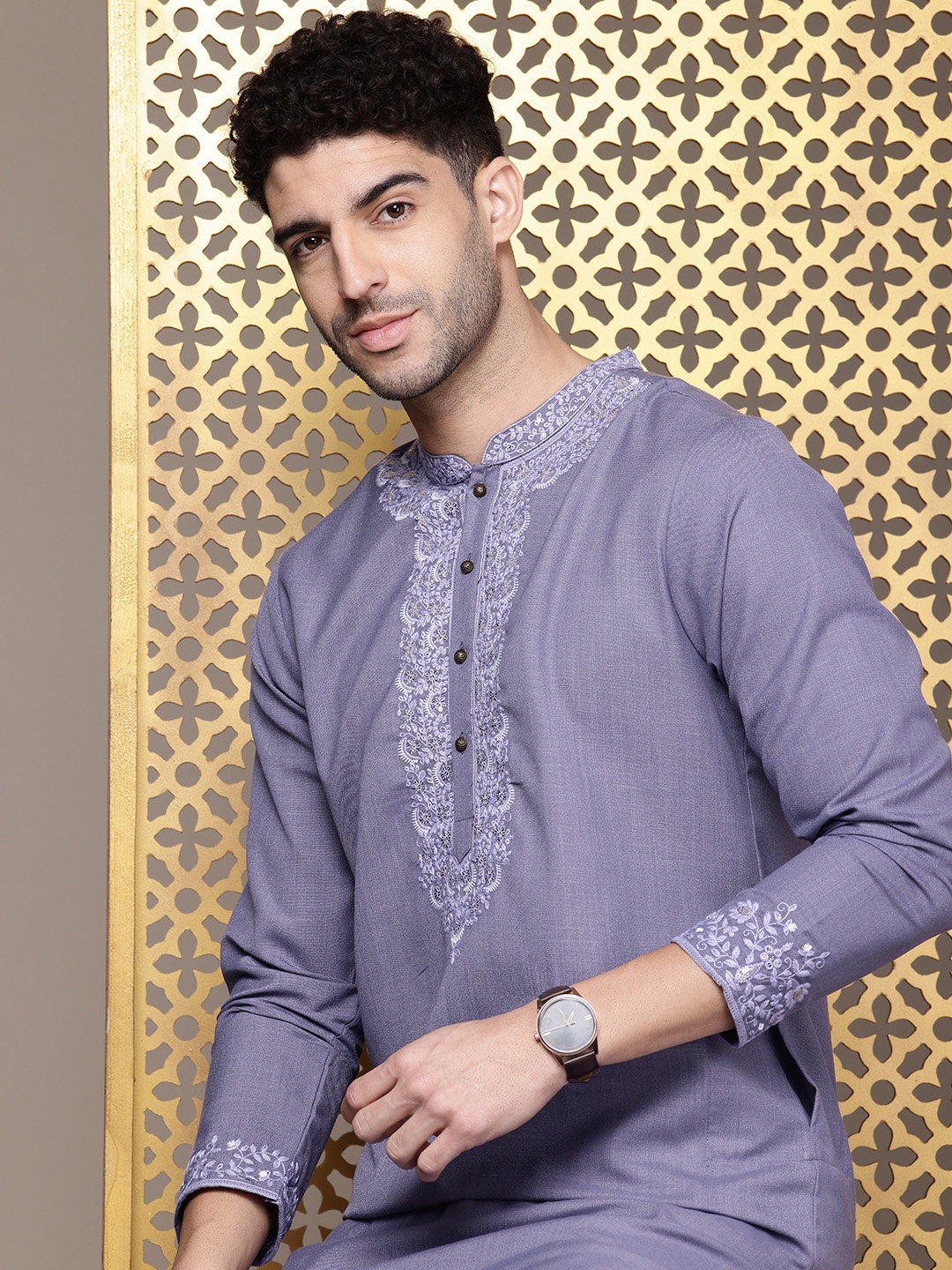 

House of Pataudi Men Jashn Ethnic Motifs Regular Sequinned Kurta With Trousers, Violet