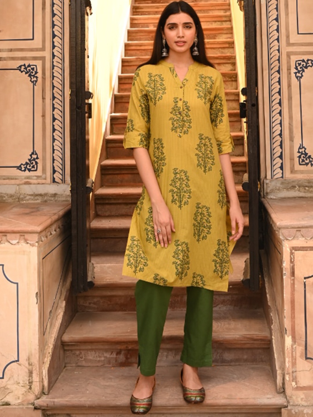 

SAVI Women Ethnic Motifs Printed Regular Pure Cotton Kurta with Trousers, Green