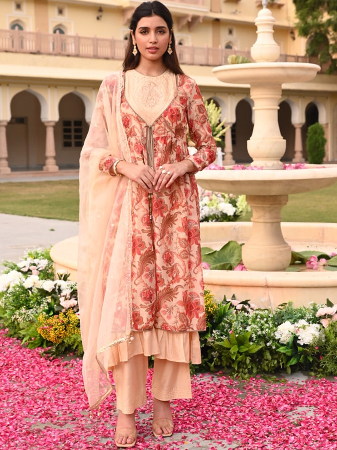 

SAVI Women Floral Printed Regular Kurta with Palazzos & With Dupatta, Beige