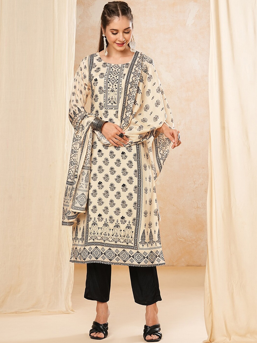 

FASHOR Women Ethnic Motifs Printed Regular Beads and Stones Kurta with Trousers & With Dupatta, Off white