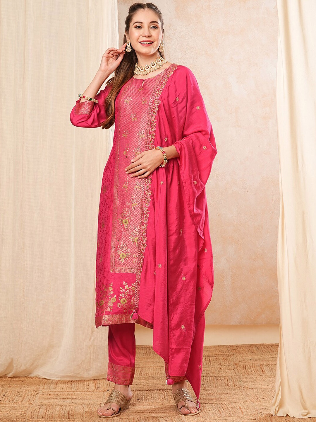 

FASHOR Women Floral Regular Sequinned Kurta with Trousers & With Dupatta, Fuchsia