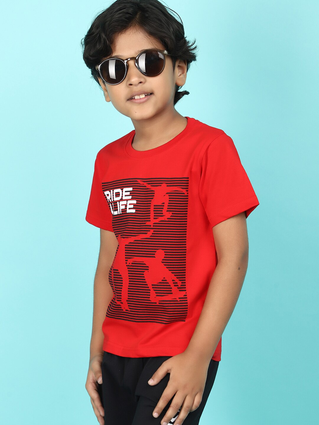

V-Mart Boys Printed T-shirt with Shorts, Red