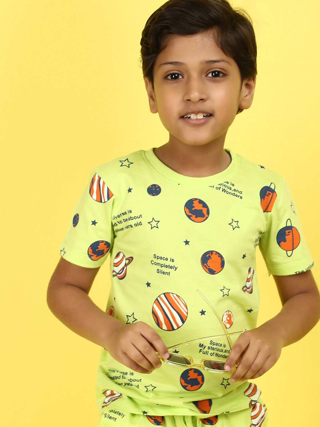 

V-Mart Boys Printed T-shirt with Shorts, Green