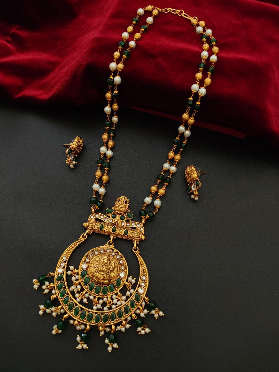 

Pihtara Jewels Gold-Plated Gold-Plated Stone-Studded & Beaded Jewellery Set