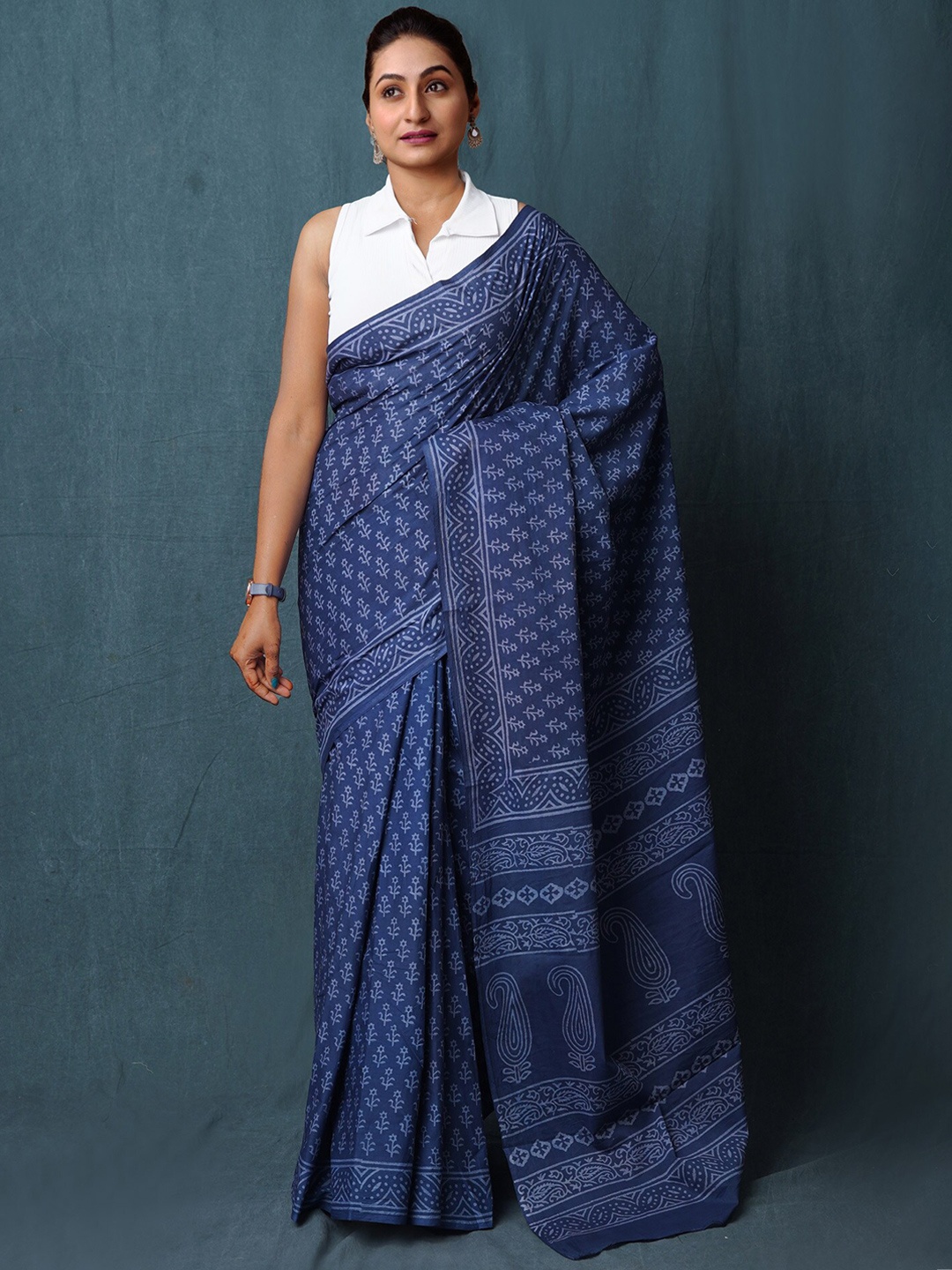 

Unnati Silks Ethnic Motifs Pure Cotton Handloom Block Print Saree, Navy blue
