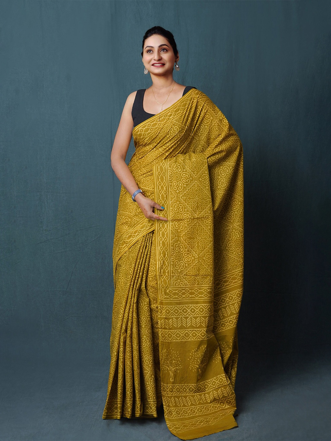 

Unnati Silks Ethnic Motifs Pure Cotton Handloom Block Print Saree, Green