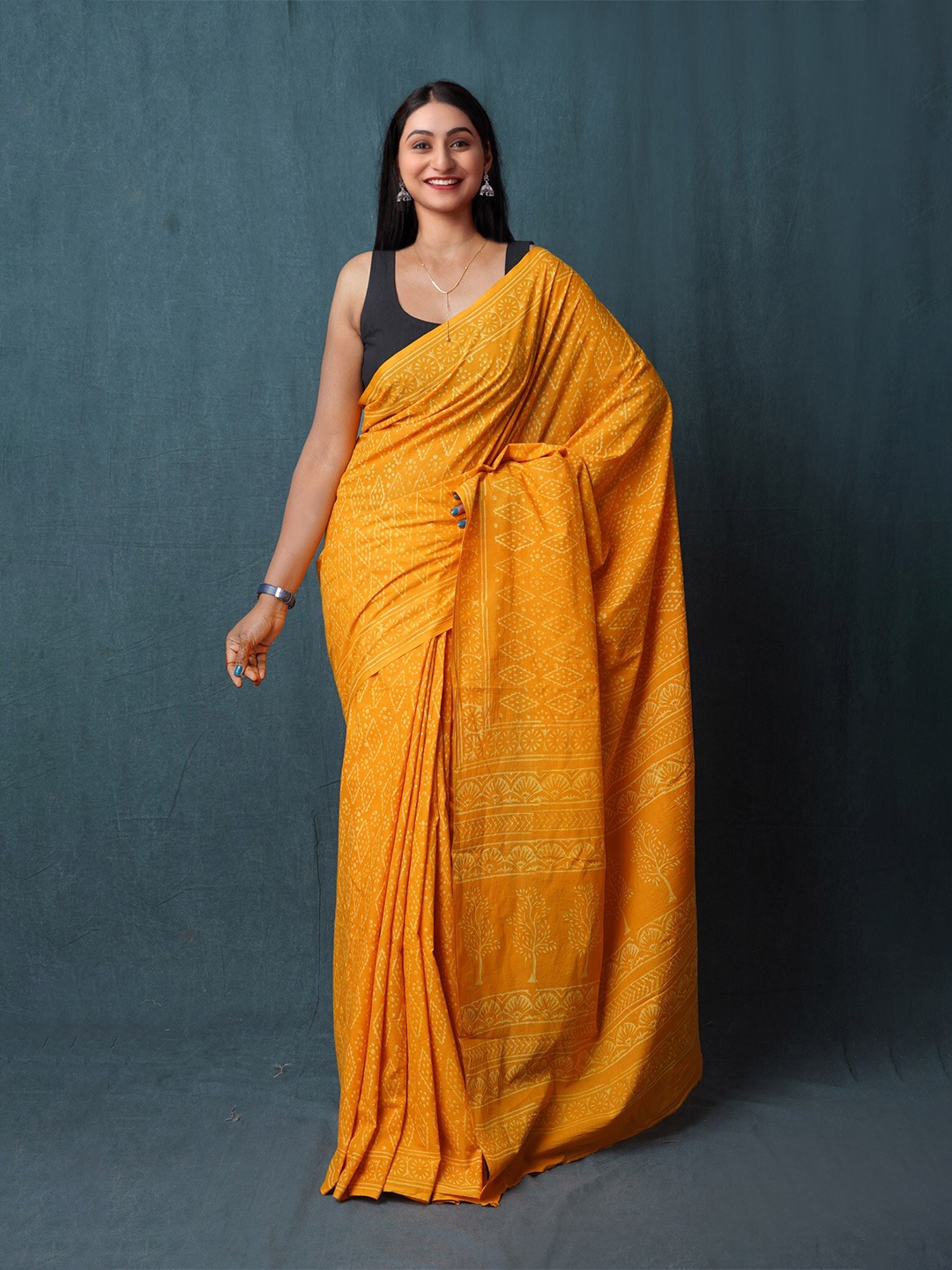 

Unnati Silks Ethnic Motifs Pure Cotton Block Print Saree, Yellow