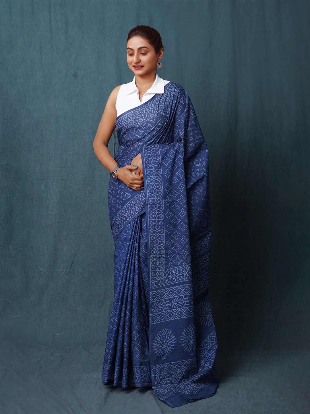 

Unnati Silks Ethnic Motifs Pure Cotton Handloom Block Print Saree, Navy blue