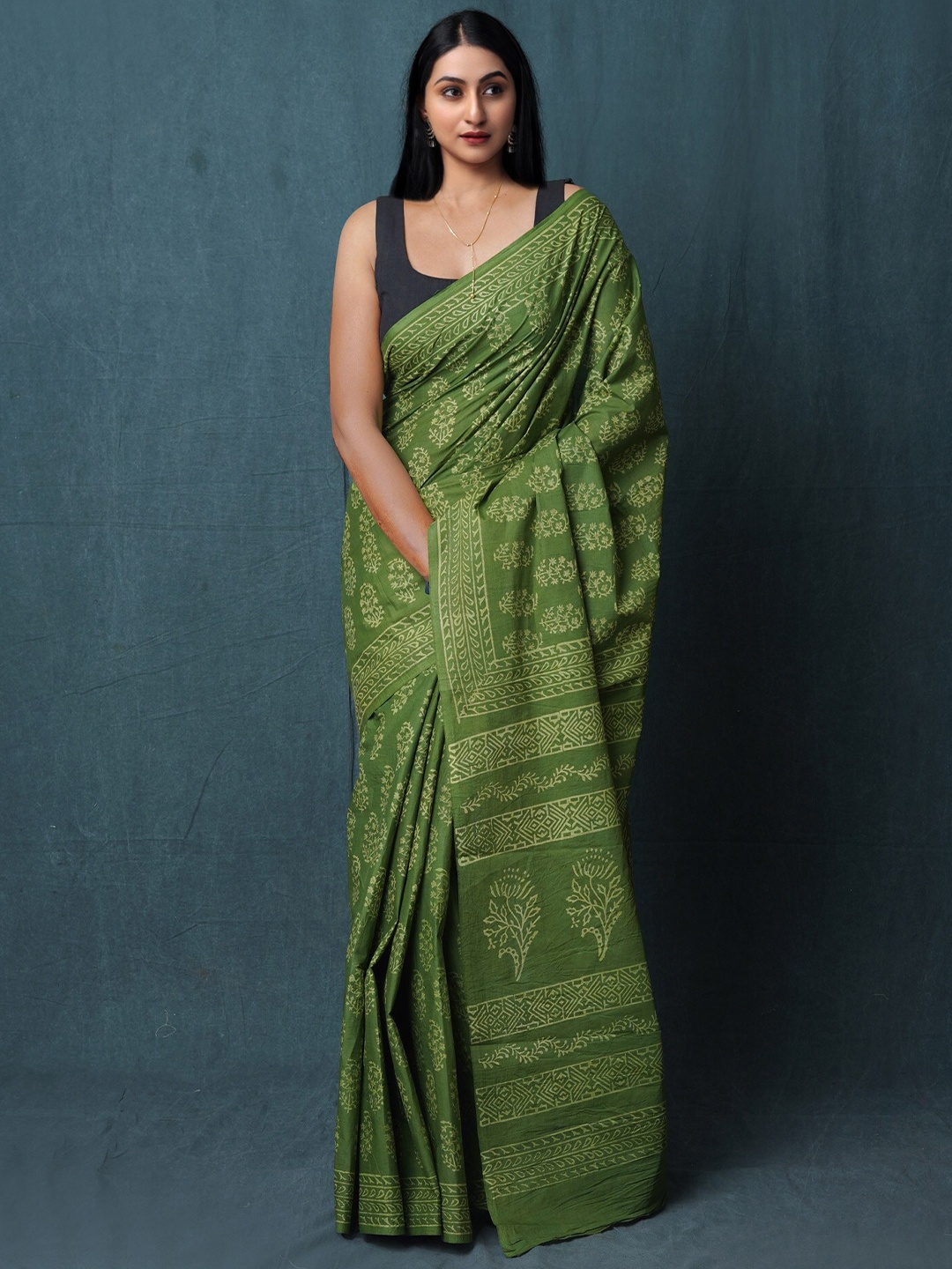 

Unnati Silks Ethnic Motifs Pure Cotton Handloom Block Print Saree, Green