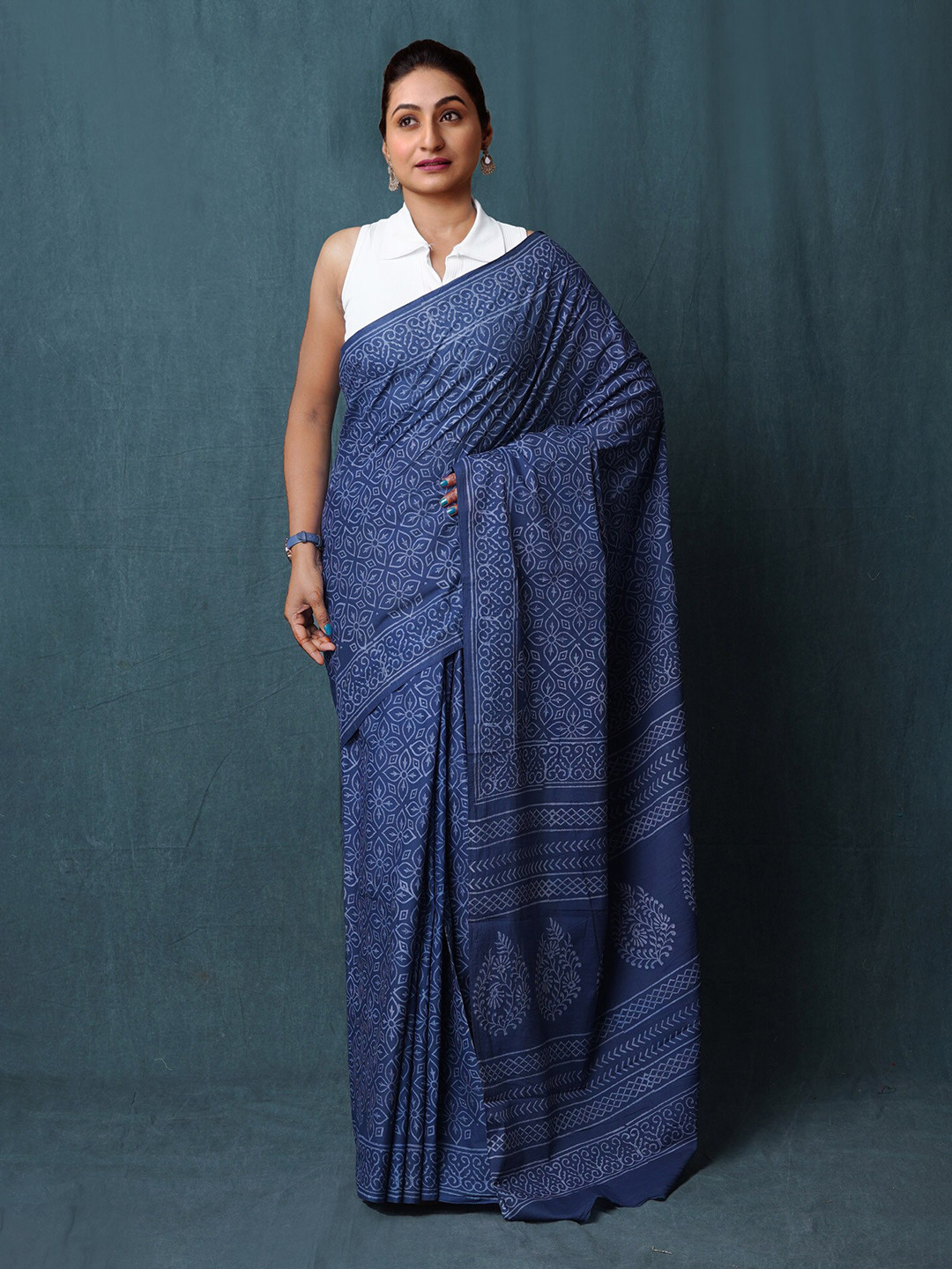 

Unnati Silks Ethnic Motifs Pure Cotton Handloom Block Print Saree, Navy blue