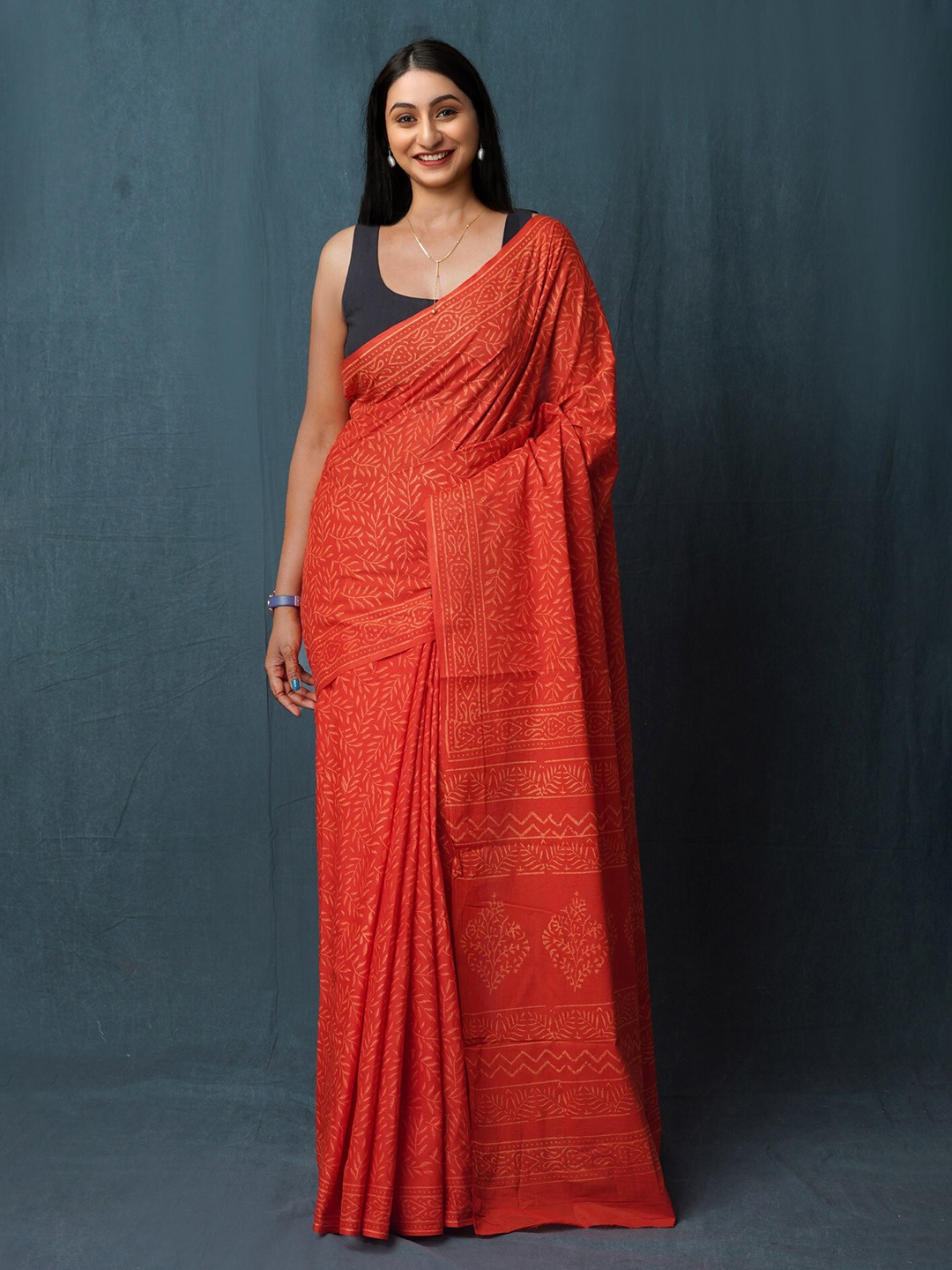

Unnati Silks Ethnic Motifs Pure Cotton Handloom Block Print Saree, Red
