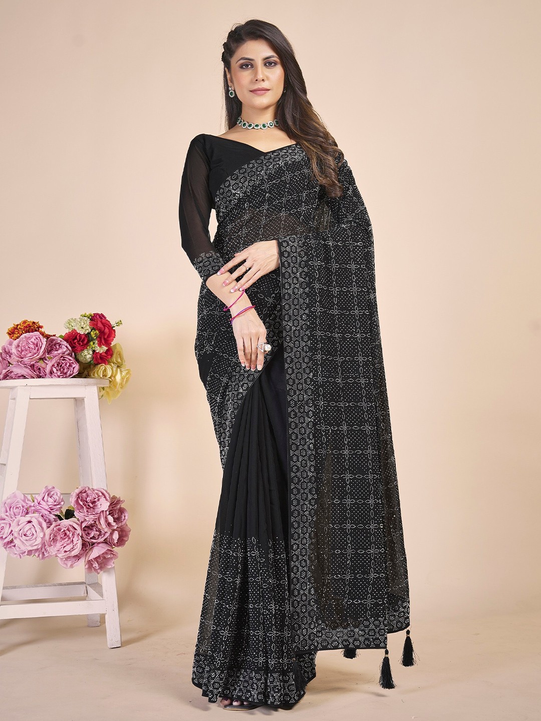 

Lyunica Embellished Beads and Stones Poly Georgette Narayan Peth Saree, Black