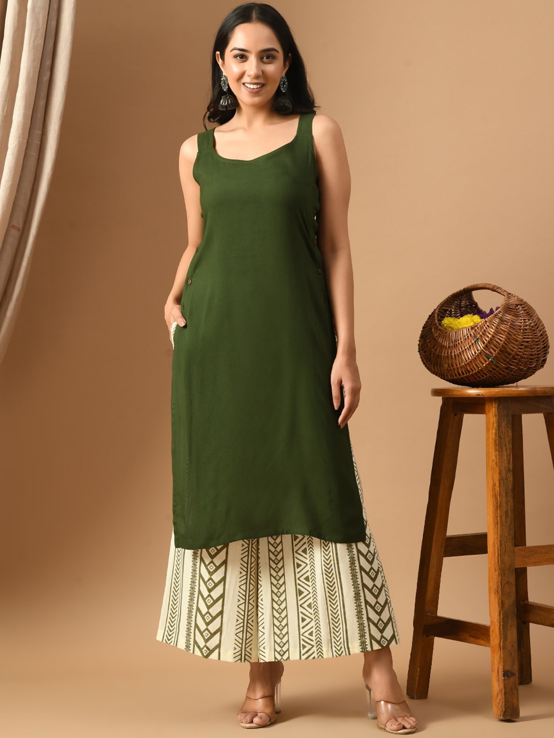 

Laado - Pamper Yourself Round Neck Sleeveless Kurta, Green