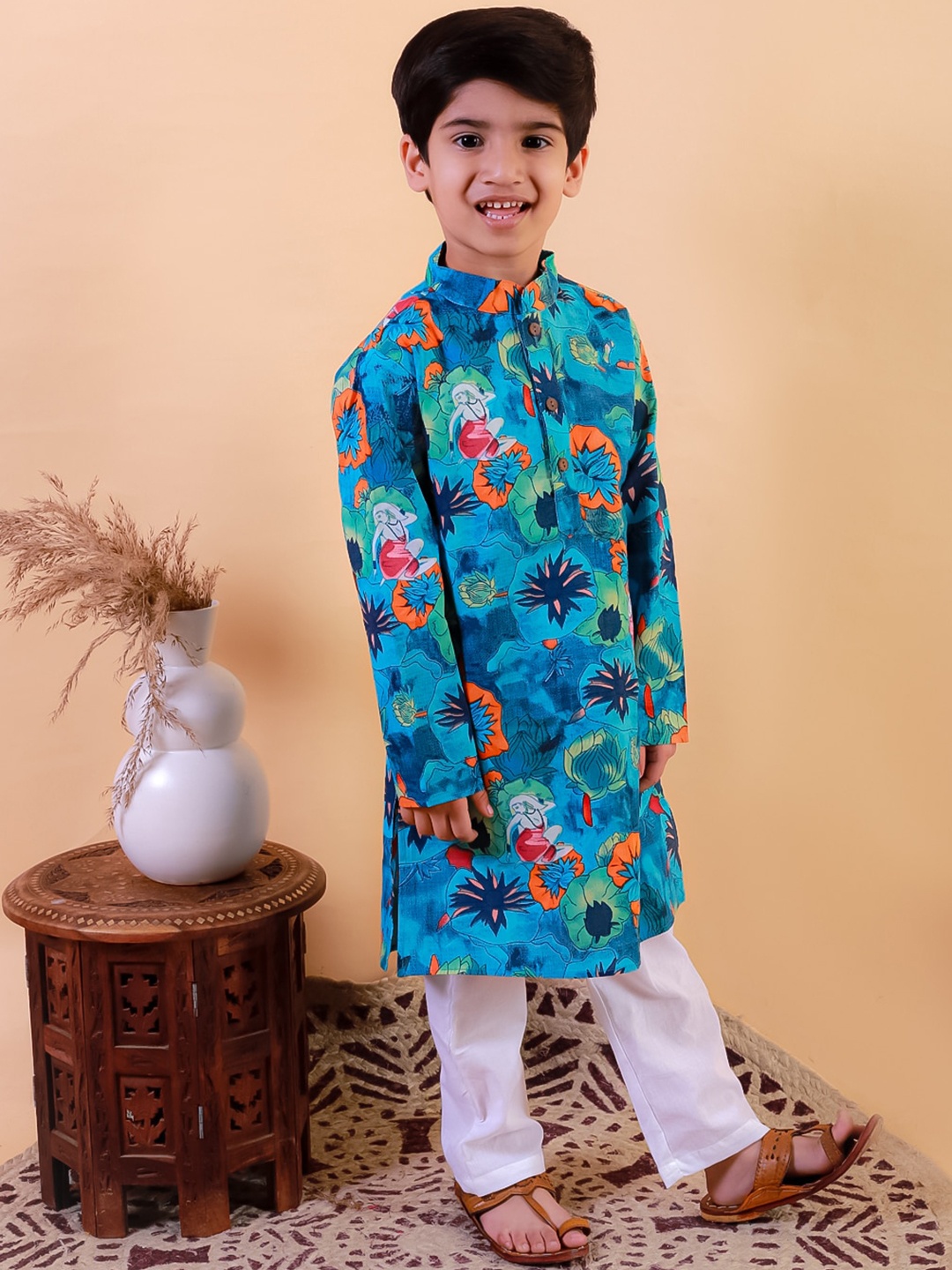 

UNBIND Boys Ethnic Motifs Printed Regular Pure Cotton Kurta with Pyjamas, Blue