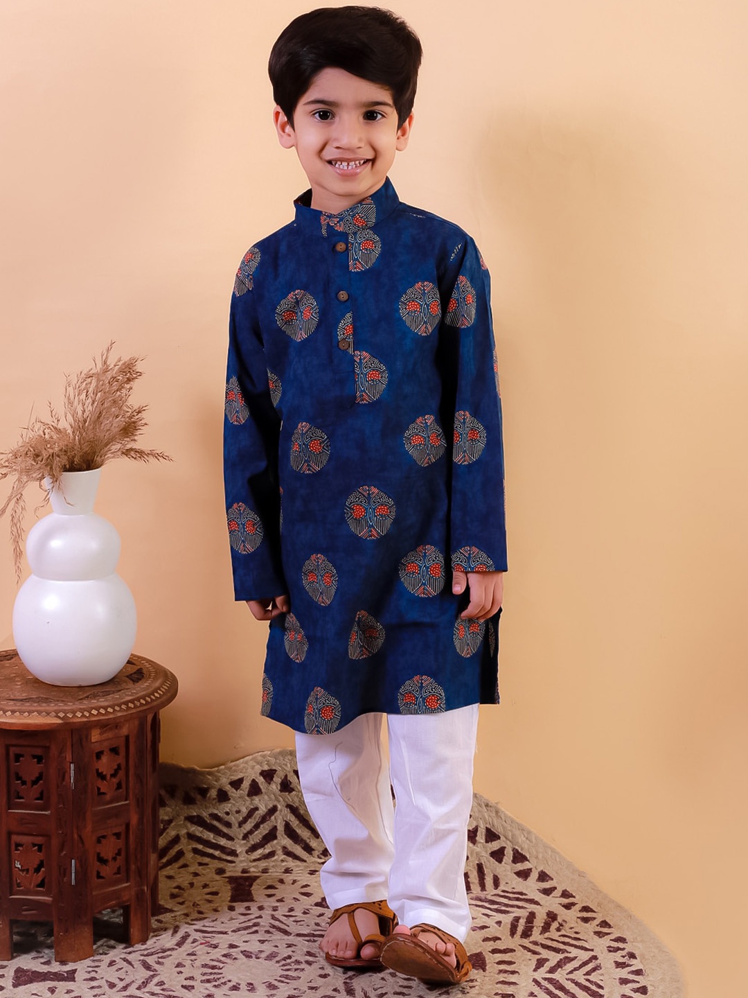 

UNBIND Boys Printed Regular Pure Cotton Kurta with Pyjamas, Navy blue
