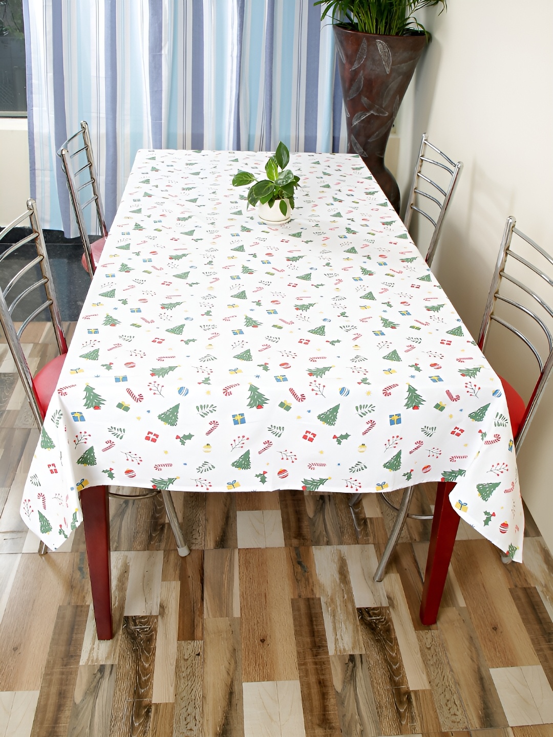 

Aura White Cotton 4-Seater Table Cover