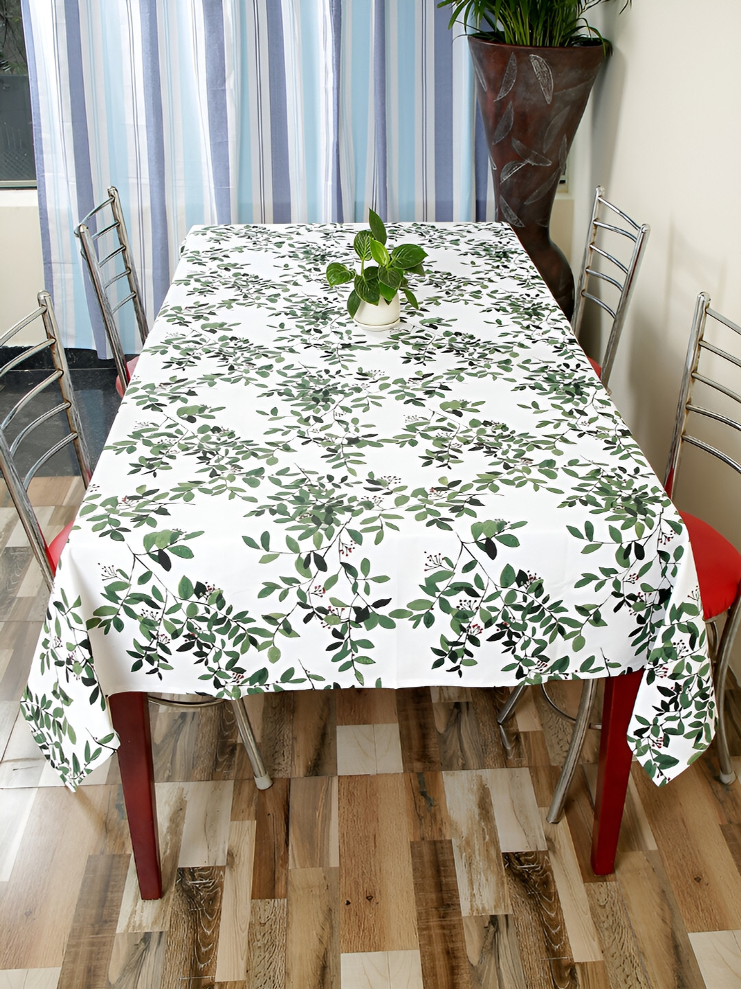 

Aura White Floral Cotton 4-Seater Table Cover