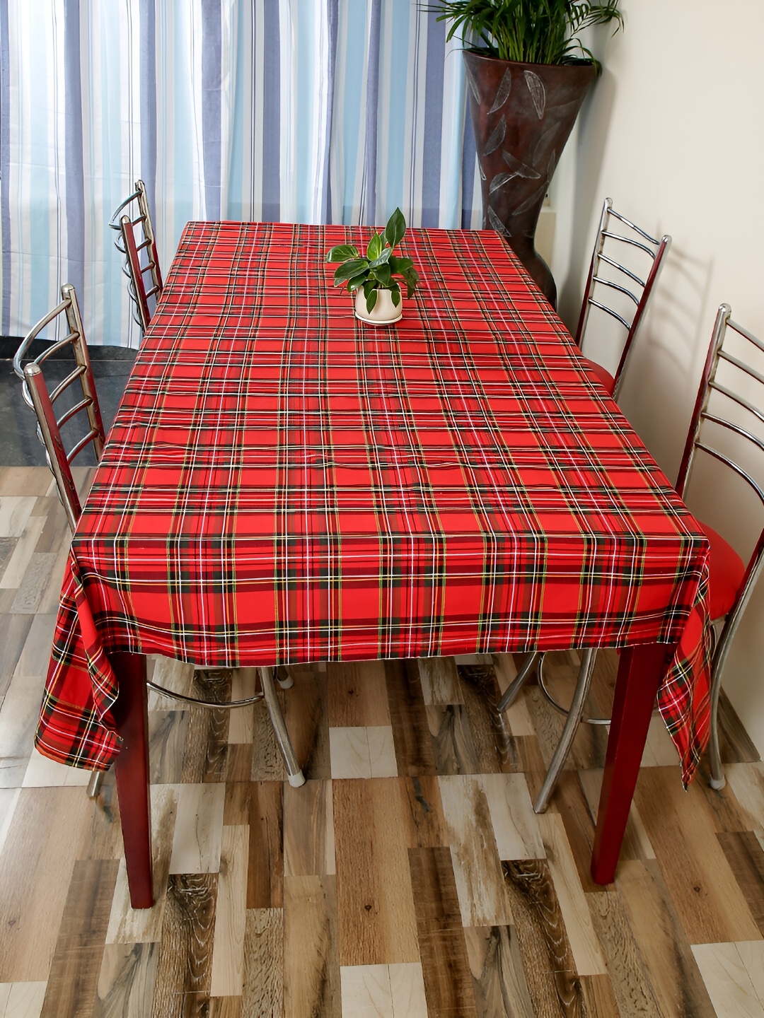 

Aura Red Geometric Printed Cotton 4-Seater Table Cover