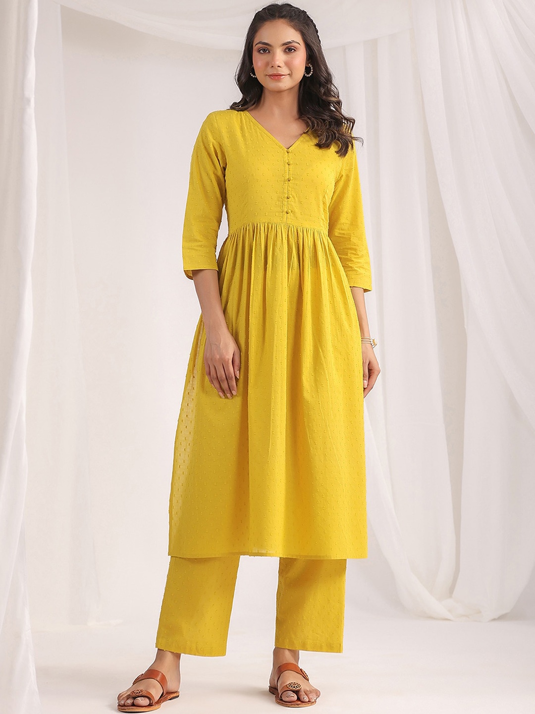 

Janasya Self Design Dobby Pure Cotton Pleated Co-ord Set, Yellow