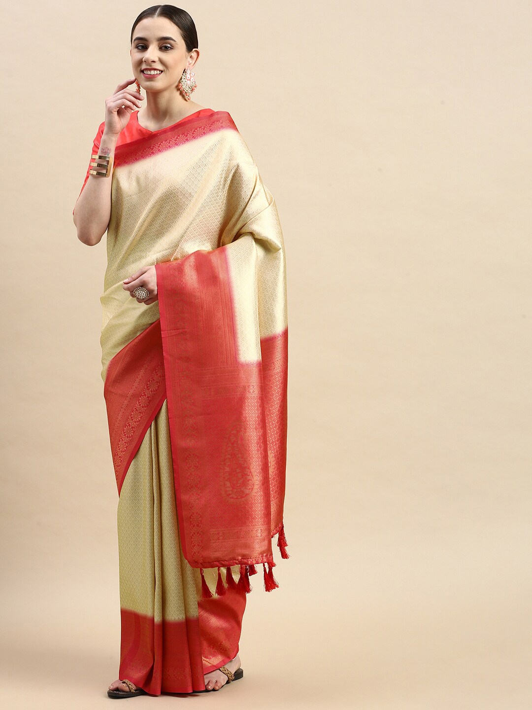 

PATLIPALLU Ethnic Motifs Zari Silk Blend Banarasi Saree, Cream