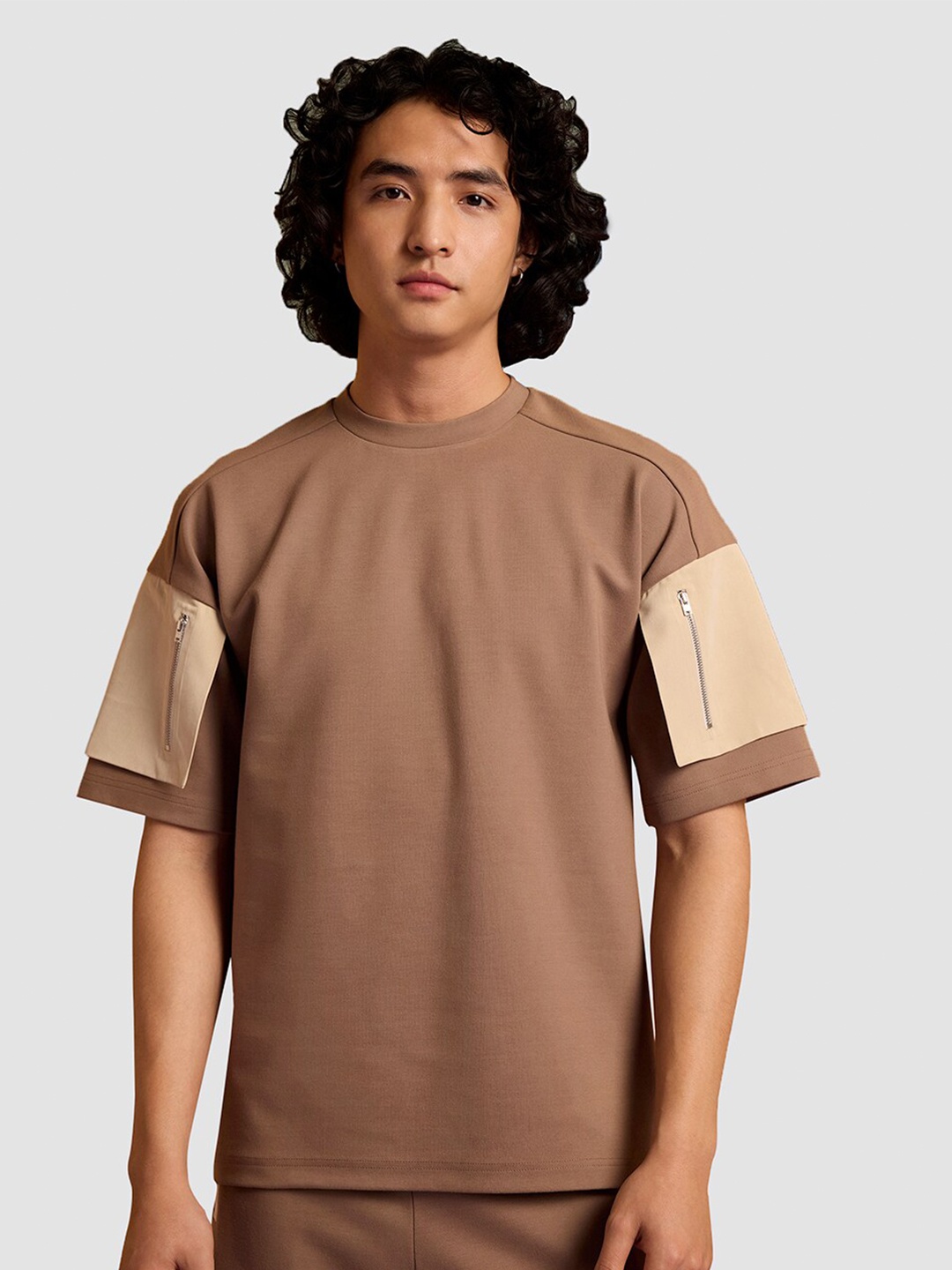 

Muvazo Round Neck Pocket T-shirt, Brown