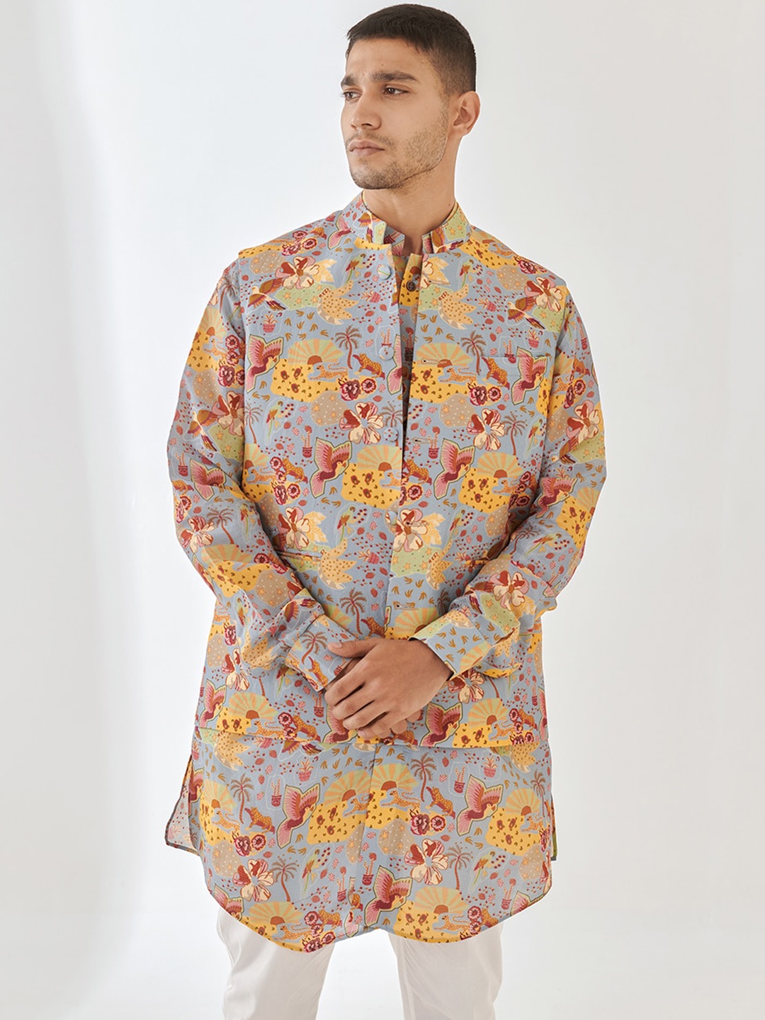 

QB MEN Men Floral Printed Regular Pure Silk Kurta with Churidar, Grey