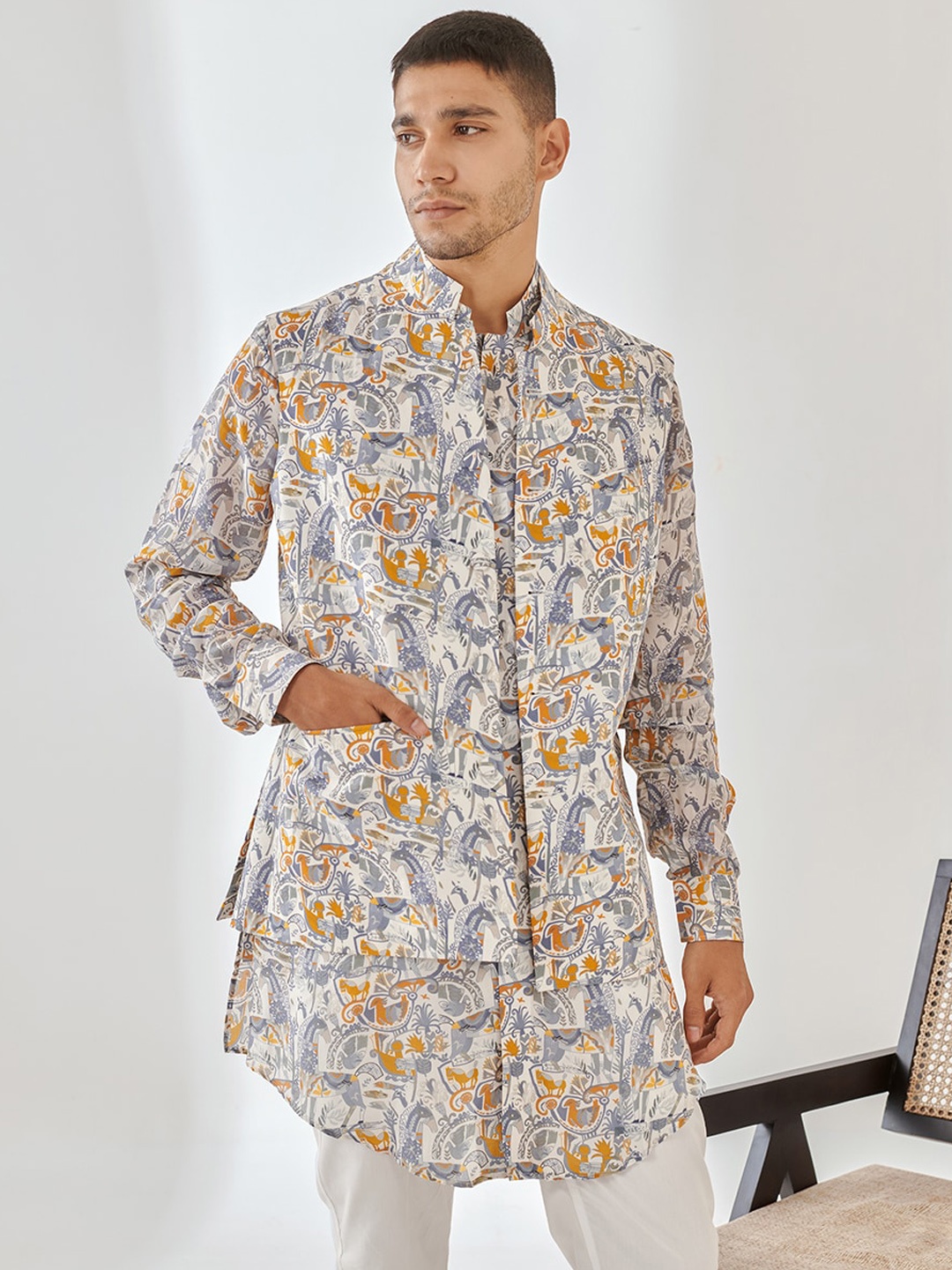 QB MEN Men Floral Printed Regular Pure Silk Kurta with Pyjamas, Silver